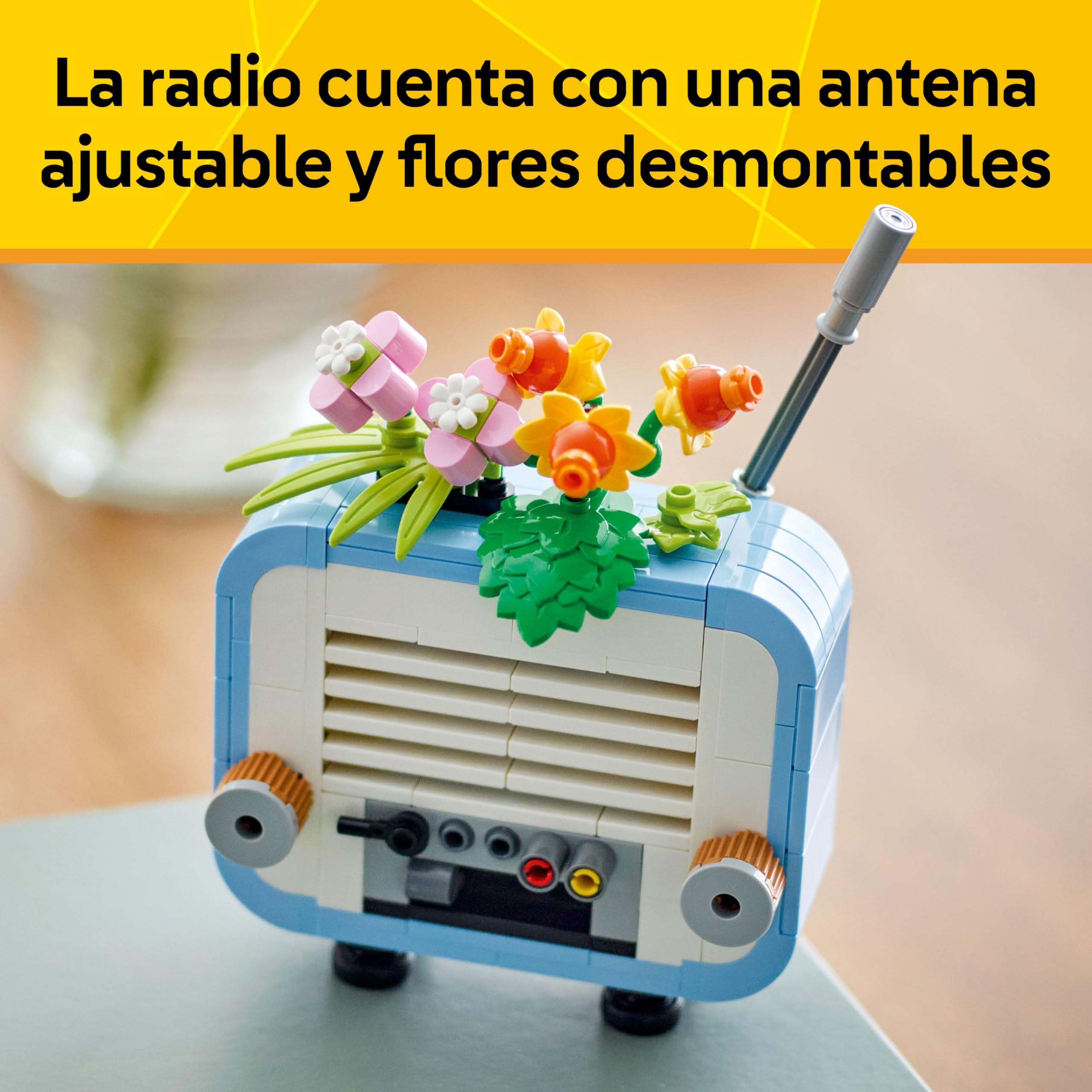 LEGO Creator 3 en 1 Tocadiscos con Flores Vintage, Set de Construcción Musical Convertible en Radio Retro o Micrófono de Juguete, Juguetes Musicales para Niñas y Niños de 8+ Años 31172