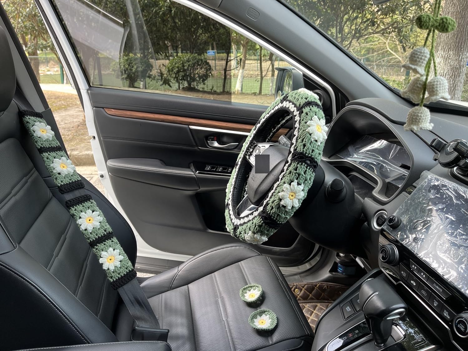 Crochet Daisy Steering Wheel Cover, Handmade Steering Wheel Cover for Women,Cute Steering Wheel Cover,Car Accessories (Green Wheel Cover+2belt Cover+2Coaster+Hanging)