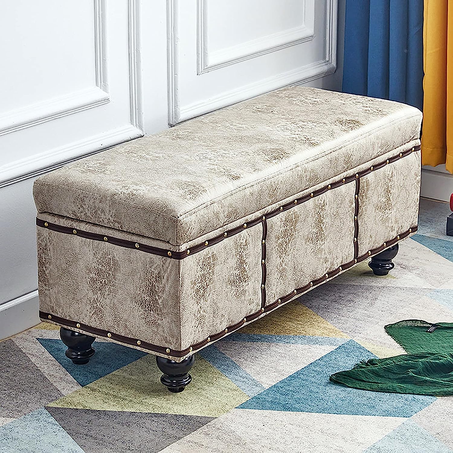 Repose-pieds moderne kaki pour optimiser le rangement du salon et de la chambre