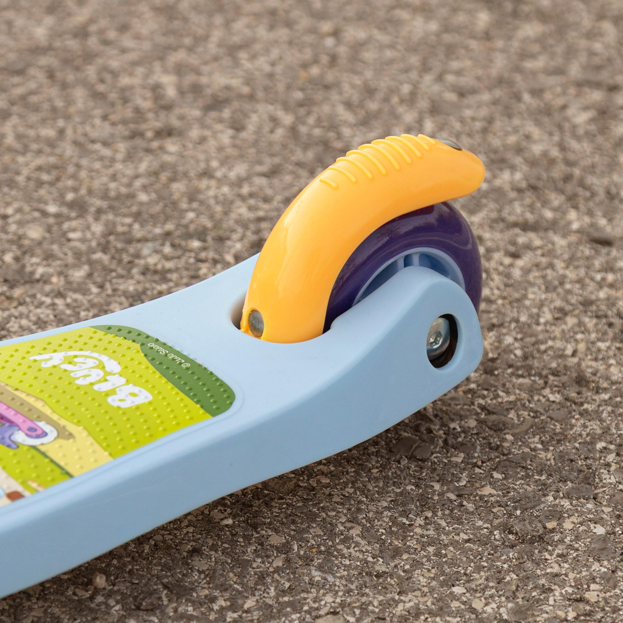Disney Bluey Trottinette Enfant 3 Roues, Licence Officielle, Structure métallique, Plateau antidérapant décoré avec Bluey et Bingo, Activités extérieures, Jeux pour Enfants +3 Ans (77737)