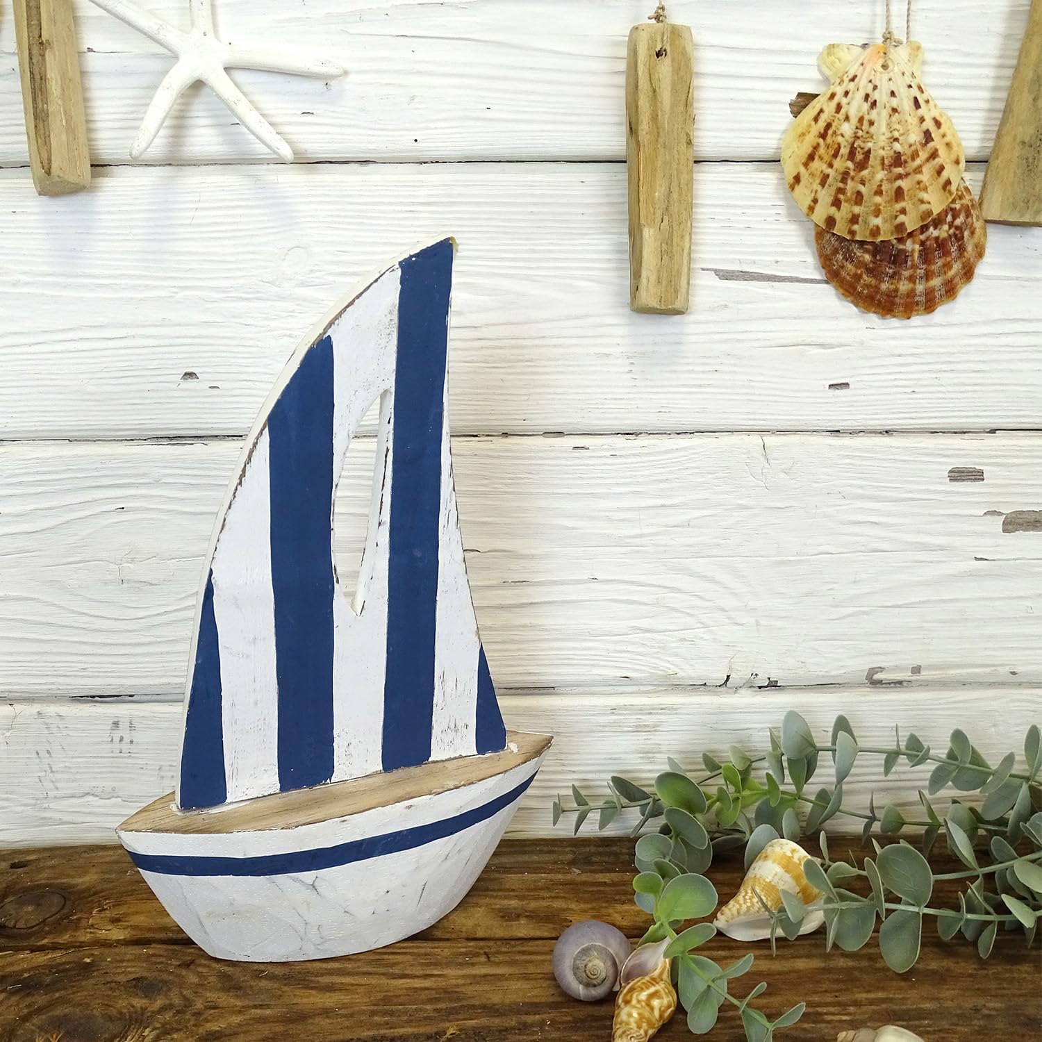 Logbuch-Verlag Barca a vela decorativa in legno 16 x 5,5 x 25 cm – Maritime Barca in legno Albizia in blu e bianco – Decorazione costiera per davanzale e bagno
