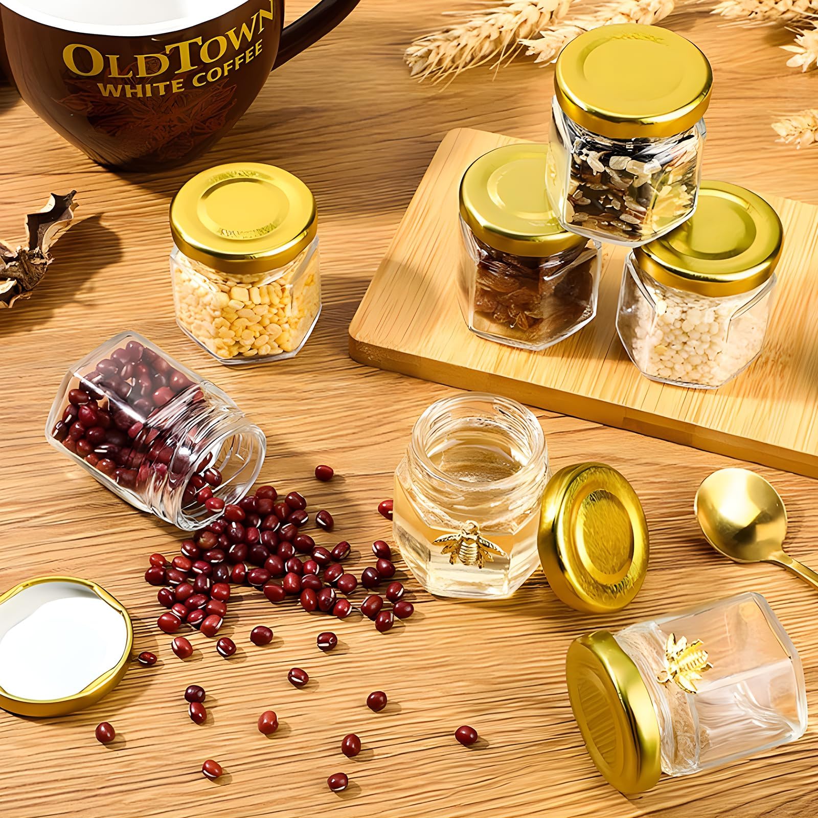 50 Stück Kleine Honiggläser 45ml, Mini Leer Marmeladengläser mit Deckel Honigglas mit Honiglöffel, Bienen Anhänger, Dankeskarten, Jutes Ideal as Gastgeschenke für Hochzeit Babyshower