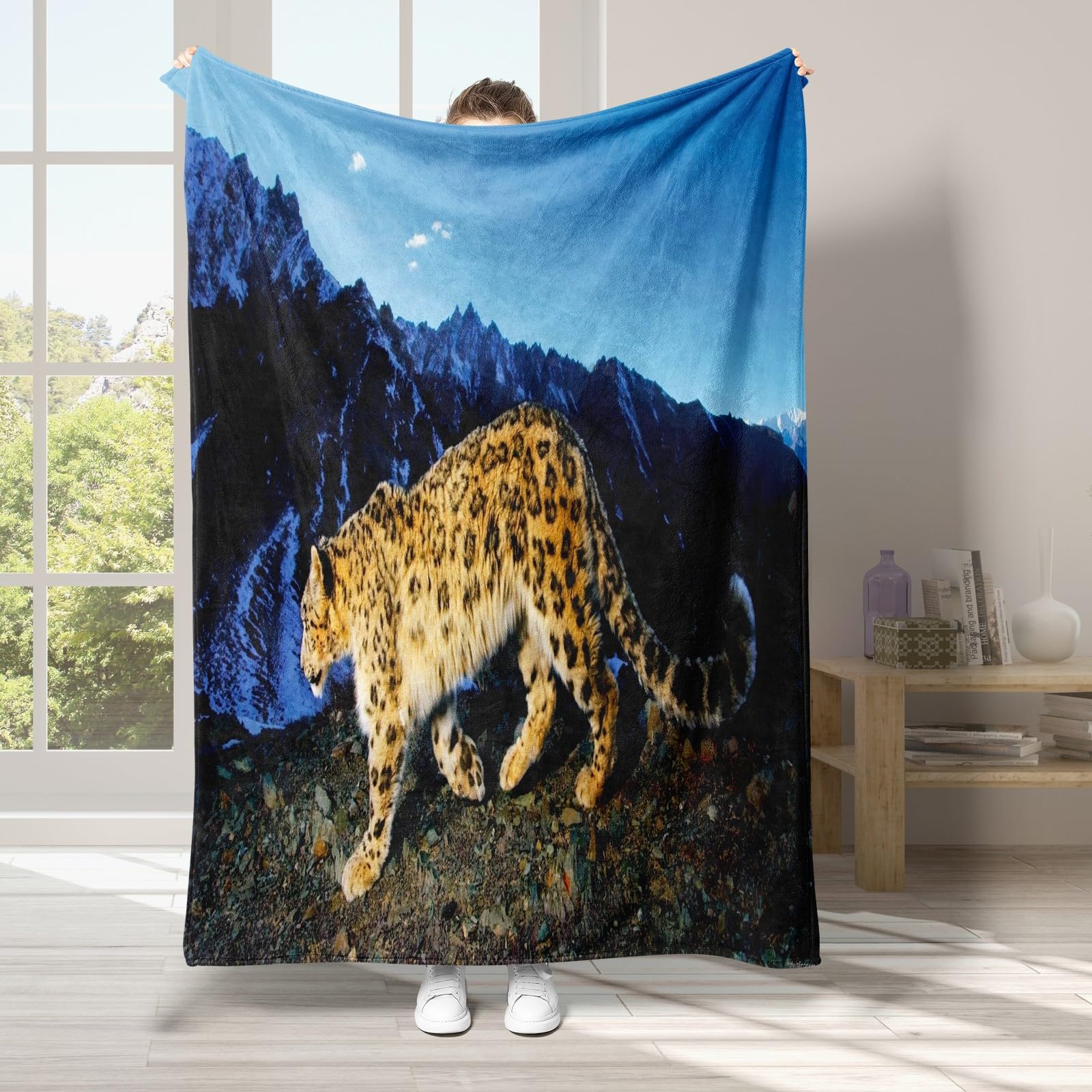 Ypthriline Leopard Flannel Throw Blanket, Animalesque Blankets 150 x 180cm, Soft and Cosy Fleece Blanket for Bed or Couch, Perfect as a Throw Blanket or Decorative Blankets and Throws