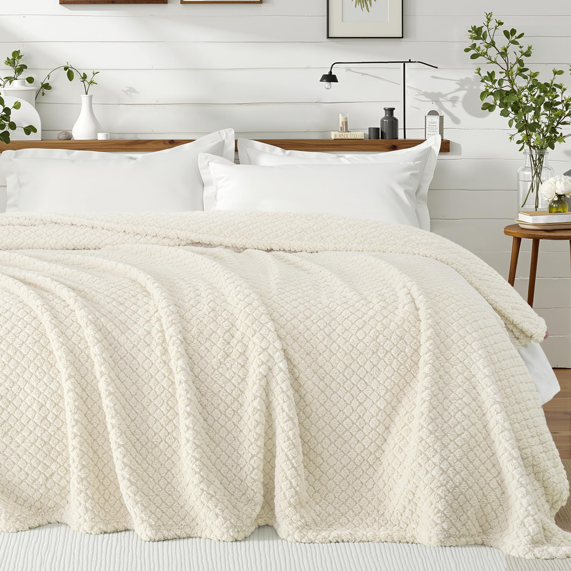 Exclusivo Mezcla Queen Size Flannel Fleece Blanket, Super Soft Jacquard Bed Blanket, Lightweight Fuzzy Warm for All Seasons, 230x230 CM, Ivory