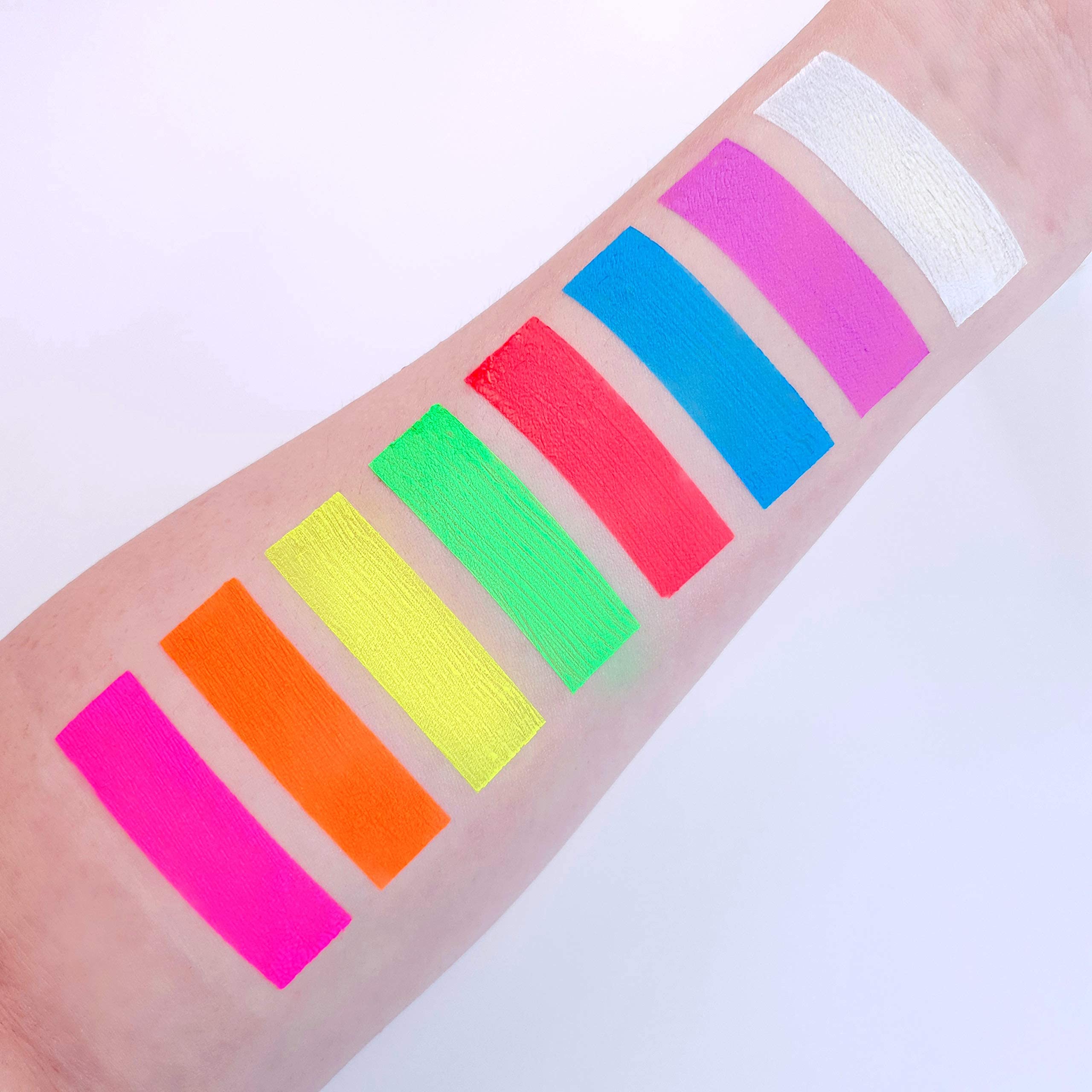 24 x 10ml UV-Bodypaint Körpermalfarben Schwarzlicht fluoreszierende Schminke Bodypainting Neon Farben Leuchtfarben