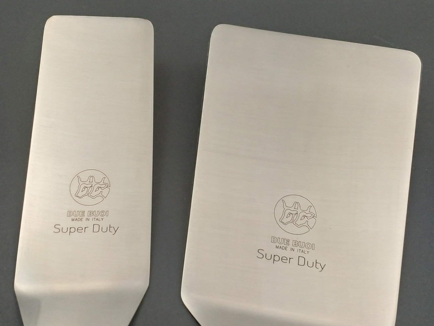DUE BUOI set Super Duty Wide Spatula blade dimension 4" x 6"1/3 and Super Duty Narrow Spatula blade dimension 2" x 6" 1/3. Full Tang Triple Riveted. Non-stick Durable. ICQ Approved.