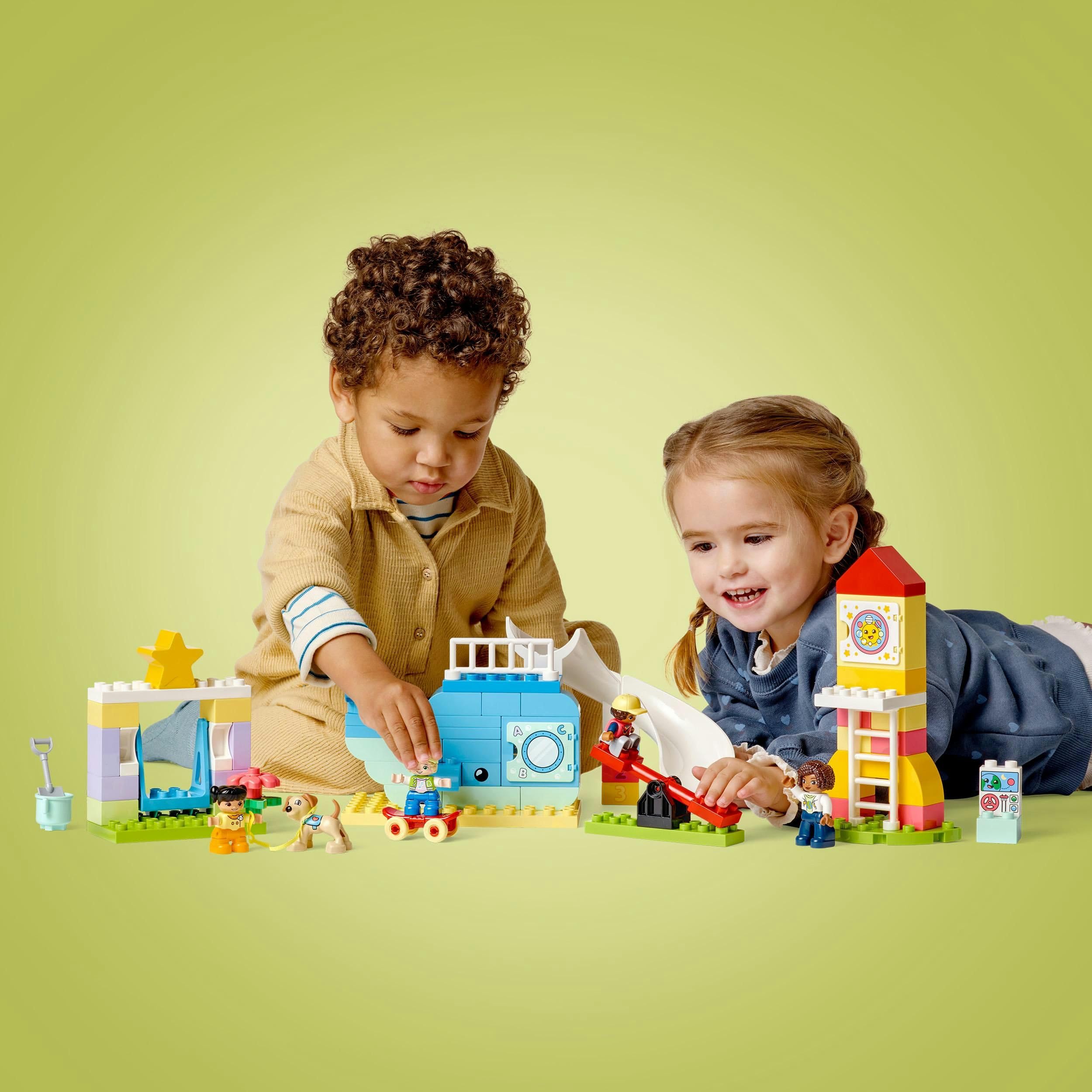 LEGO Duplo Gran Parque de Juegos, Juguete de Construcción para Niños y Niñas de 2 Años o Más con Figuras de Ballena y Cohete, para Aprender Letras, Números y Colores, Regalo Educativo Infantil 10991