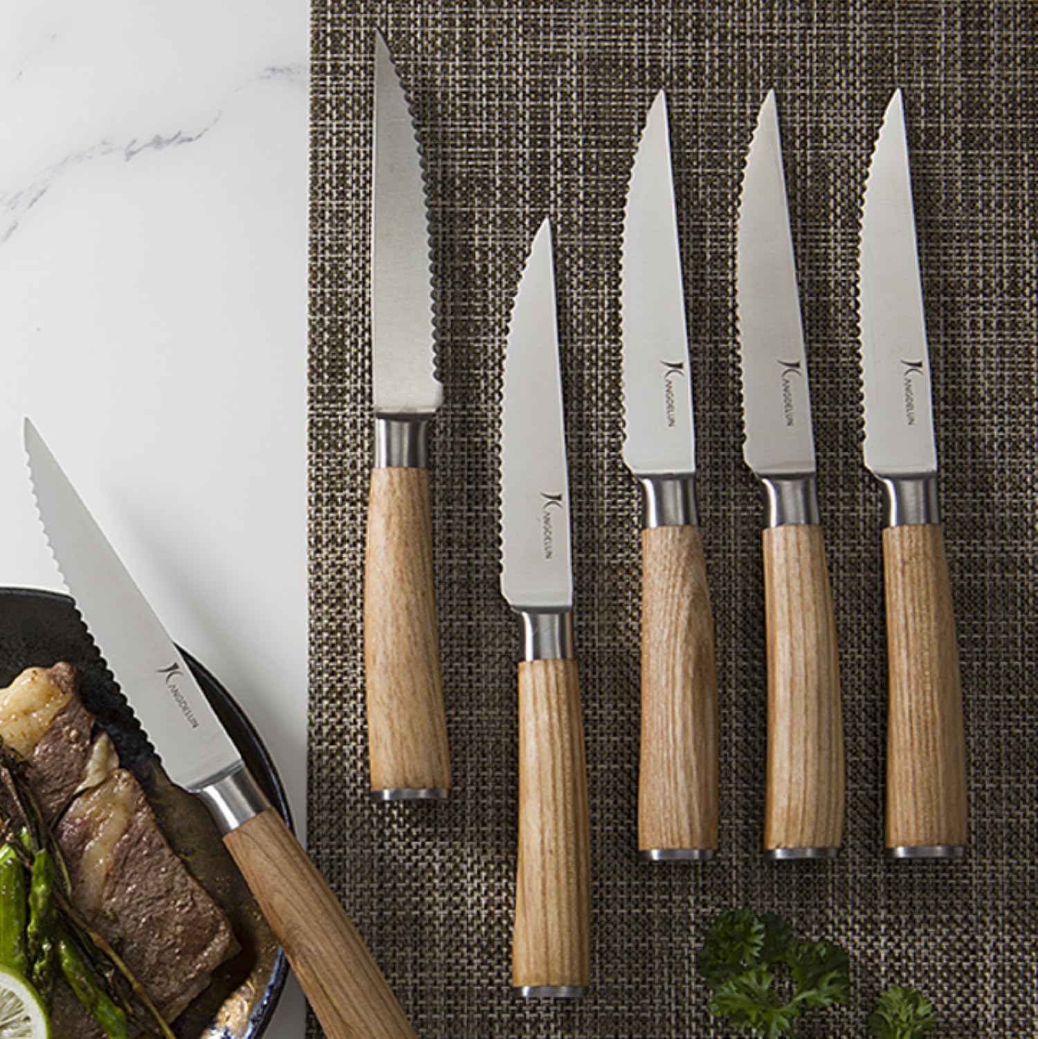 kangdelun Série Natura Ensemble de 6 couteaux à steak dentelés de 11,5 cm, en acier inoxydable à haute teneur en carbone, manche en bois couleur bois naturel