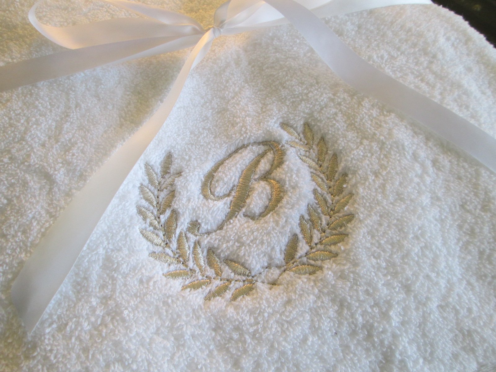 Set composto da accappatoio e teli da bagno con scritta personalizzata oro/argento, edizione hotel 5 stelle., 100% cotone, Embroidery Silver, Bathrobe M