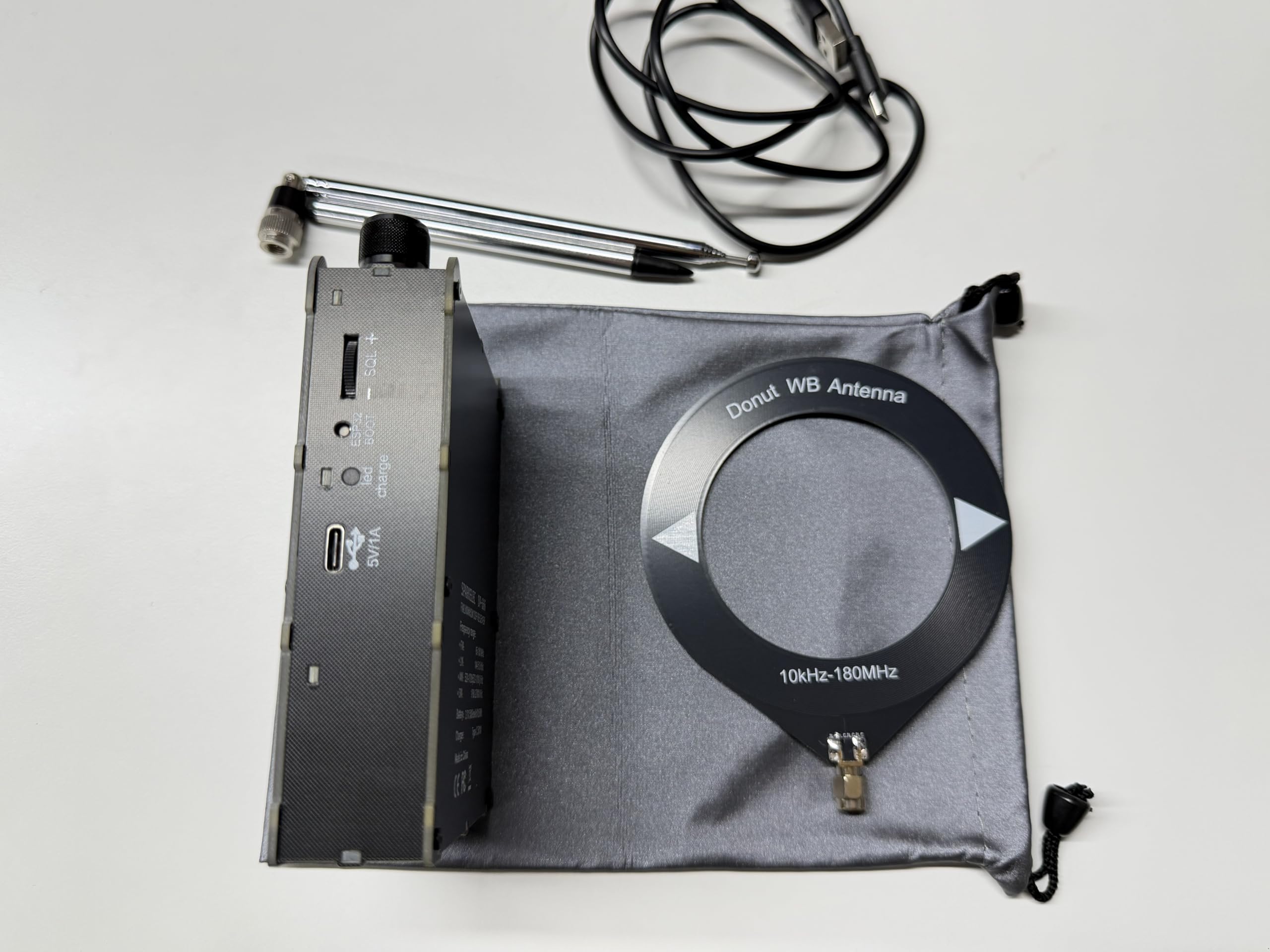 Raddy DP-666 Radio DSP Banda Completa Chip TEF6686, Receptor Profesional Am/FM/LW/MW/SW RDS, Pantalla Táctil 2,8" con Stylus, Batería 5000mAh, Antena Telescópica y Donut, Portátil Actualizable