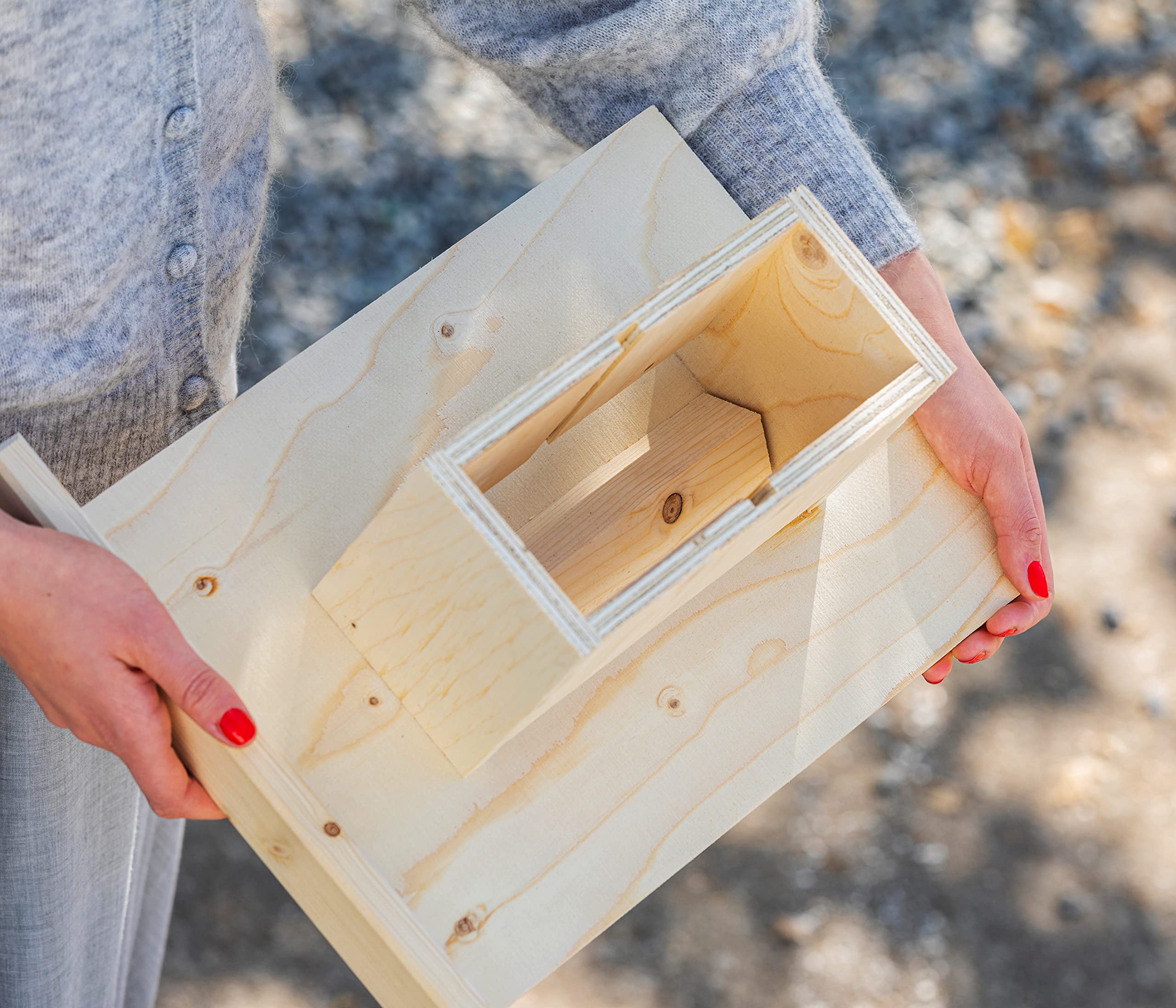 Dehner Natura Wildvogel-Futterhaus Karwendel, mit 4 Knödel-Haken und Futterschublade, 27.7 x 71.4 x 52 cm, Fichtenholz Natur/Blech