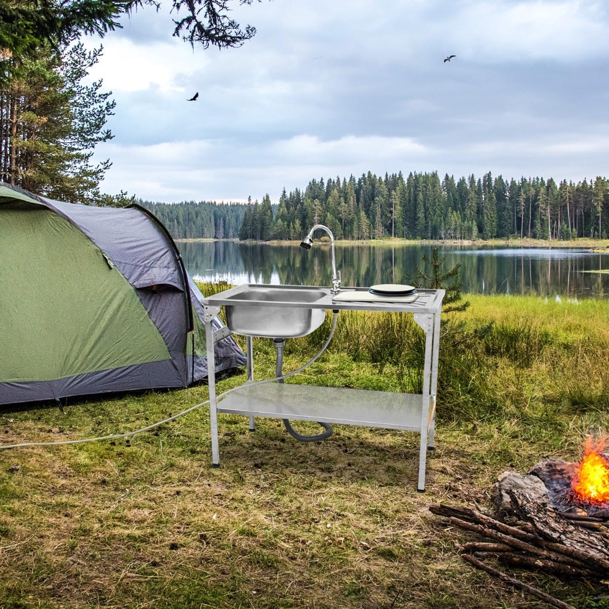 Faltbarer Edelstahl Camping-Spültisch mit Flexibler Wasserhahn Freistehend Waschbecken für Draußen rechts Abtropffläche Abflussrohr Höhenverstellbare Füße INKL. Tragetasche, Schneidebrett & 5x Haken