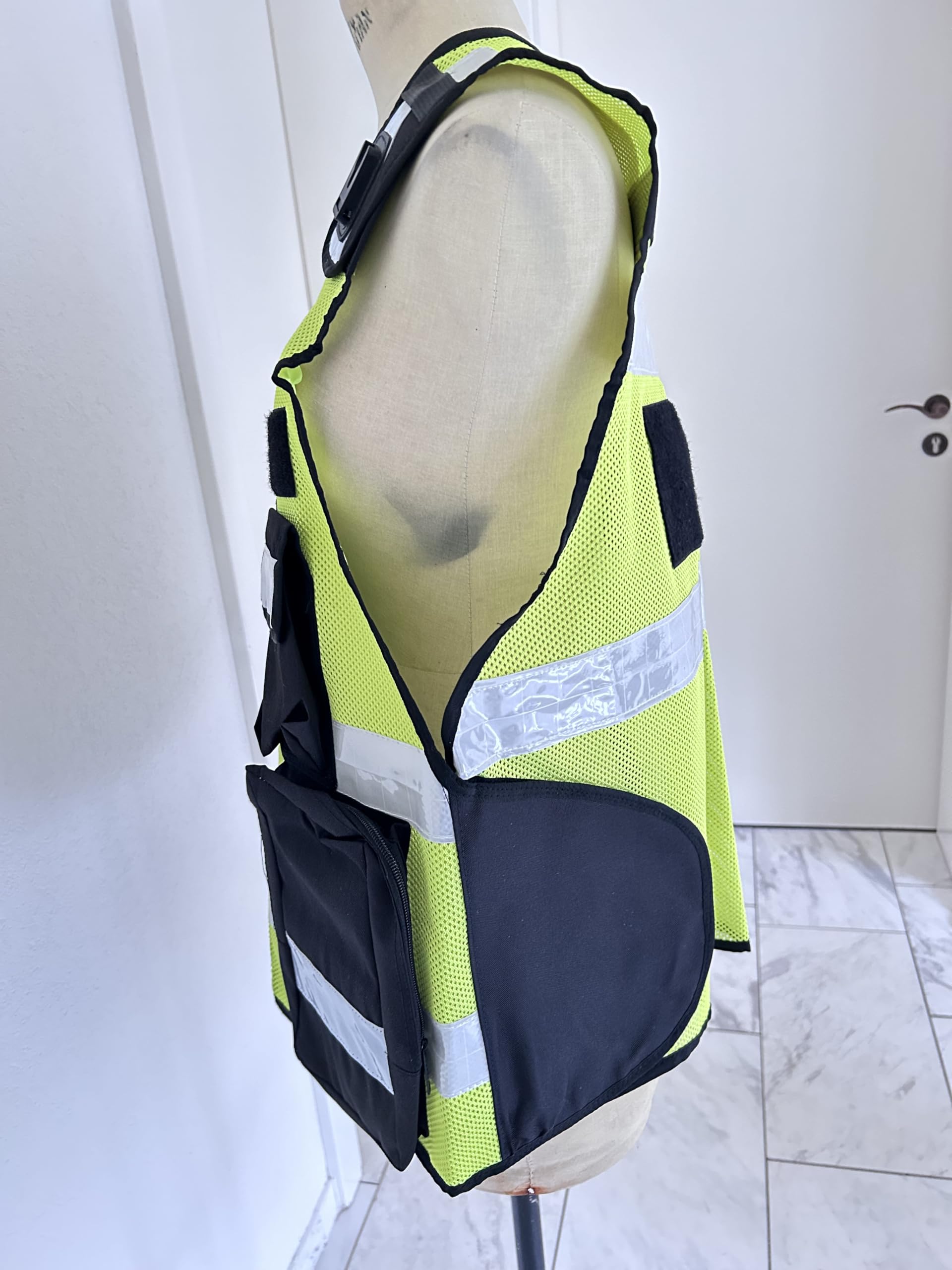 Sicherheitsweste 201 Gelb Schwarz Reflektierend + WERKSCHUTZ | Multifunktionsweste, Reflektierend, 2 Patch WERKSCHUTZ, Kennzeichnungsweste
