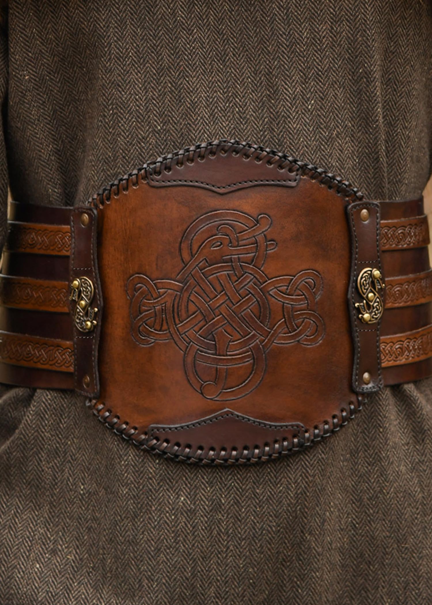 Battle-Merchant - Wikinger Gürtel aus echtem Leder mit Prägung - Unisex - Ideal für Mittelalter LARP und Fantasy Cosplay