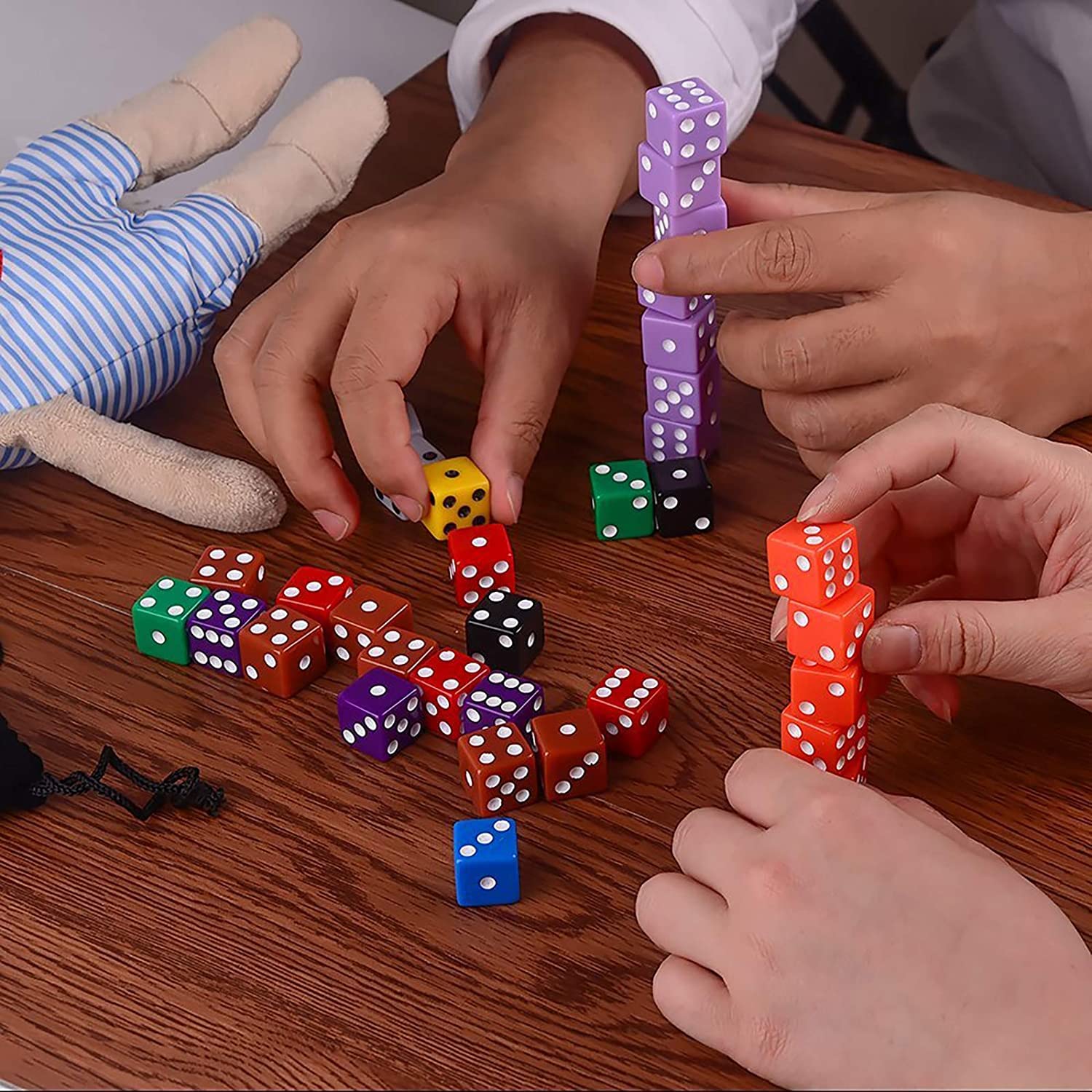 HUAZIZ 100 Pezzi Dadi 6 Facce 12mm Dadi da Gioco per enzi, Farkle, Yahtzee, Bunco or Insegnare i Matematici, 10 Colori