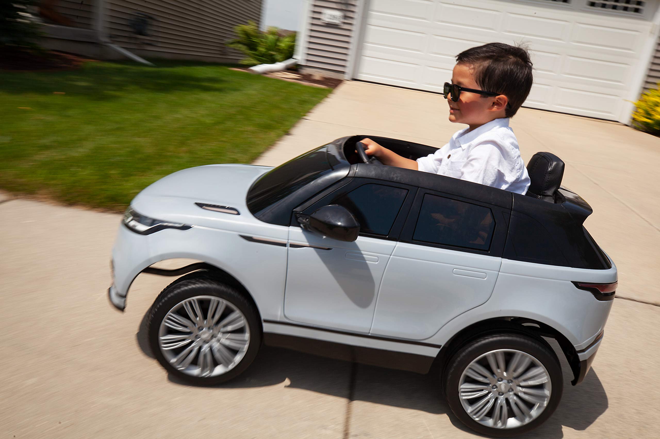 Kid Trax Electric Kids Luxury Range Rover Car Ride-On Toy, 6 Volt Battery, Remote Control, Ages 3-5 Years, Silver