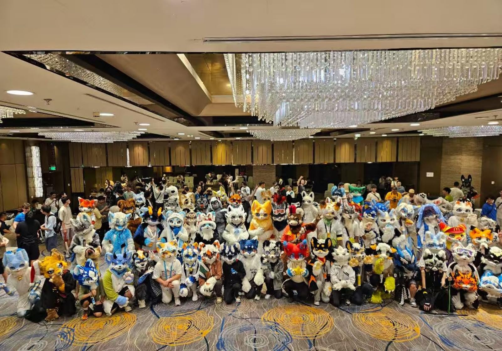 Fursuit Mascotte Furry con Testa, Zampe e Coda Fluffose – Ideale per Cosplay e Feste di Halloween
