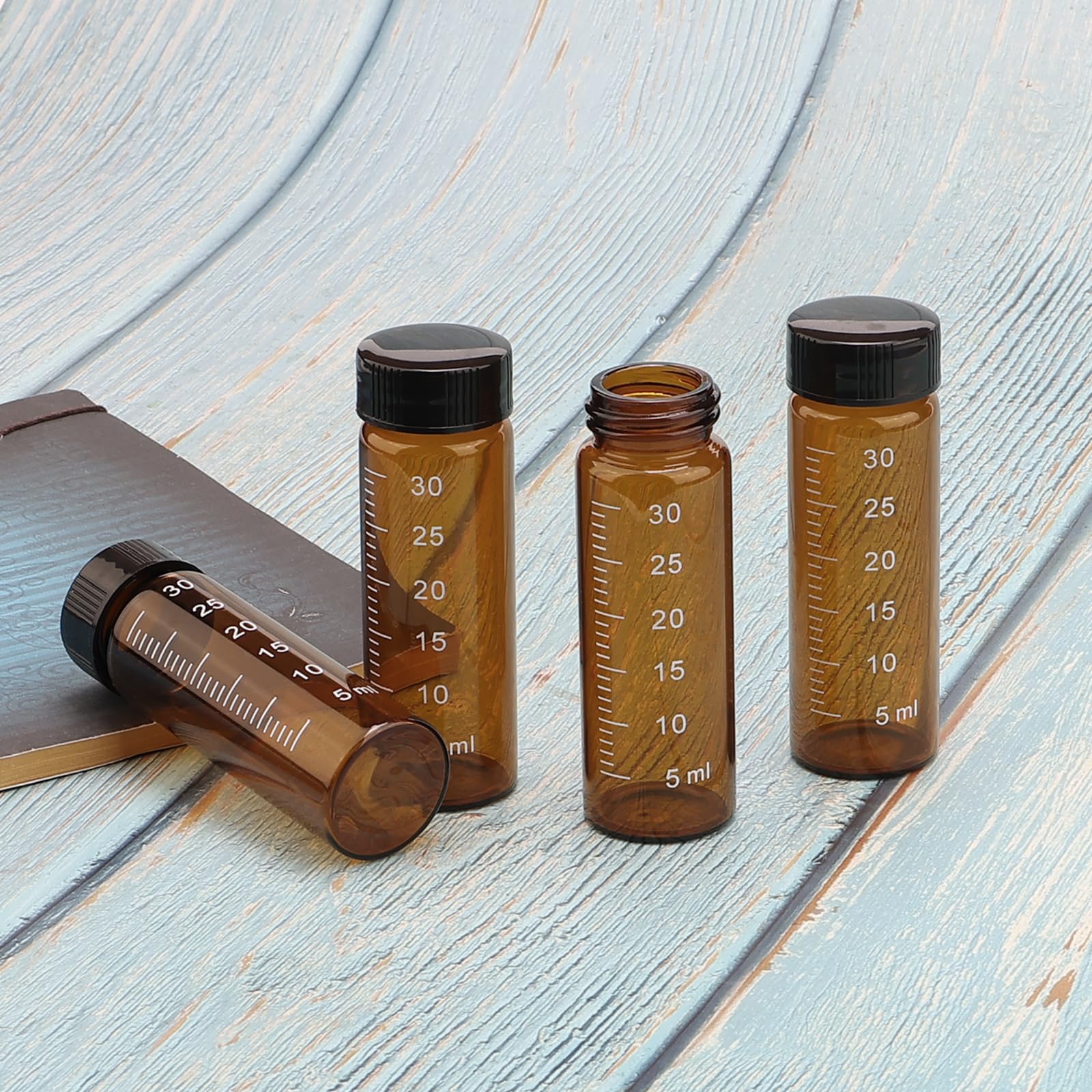 28 sztuk 30 ml ciemnego bursztynowego szkła fiolki ze skalą i czarną nakrętką, małe butelki na próbki laboratoryjne do płynnych tabletek spożywczych