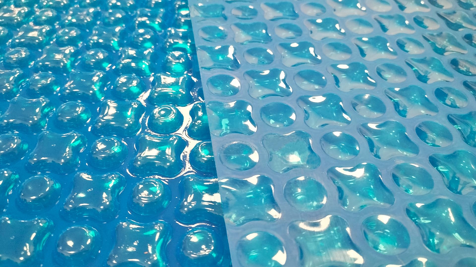 Bâche à Bulles Piscine OXO Light Blue 400 microns - Non Bordée - Confection France - Kit Oeillets + bâchette Protection