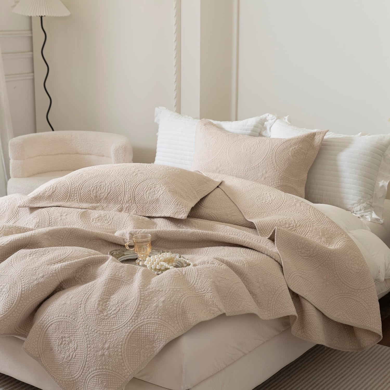 Lightweight Matelassé Bedspread King Size (106x96) – Thin Lightweight Coverlet, Summer Quilt Bedding with Shams, Cotton Bedspread Quilt, All Season Bed Quilts for Bedroom or Guest Room
