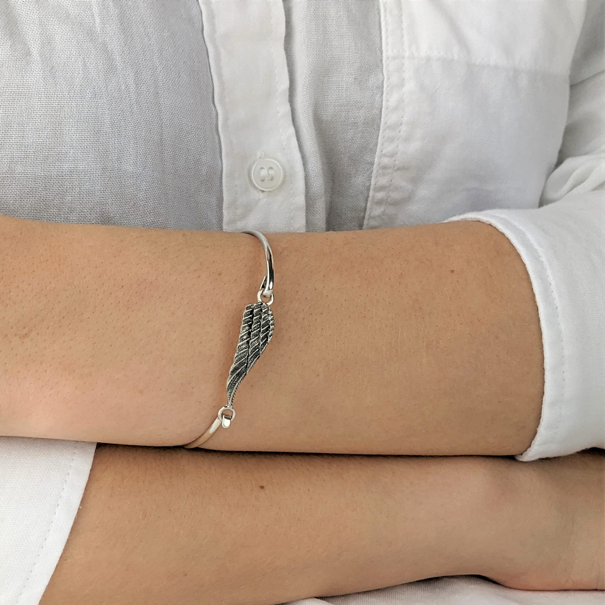 Silverly Brazalete Alas Ángel Plata de Ley 925 Cierre Gancho | Pulsera Apilable Plumas Plata Maciza | Joyas Celestiales Mujer | Regalo Novia | Regalos Novia | Pulseras Amistad