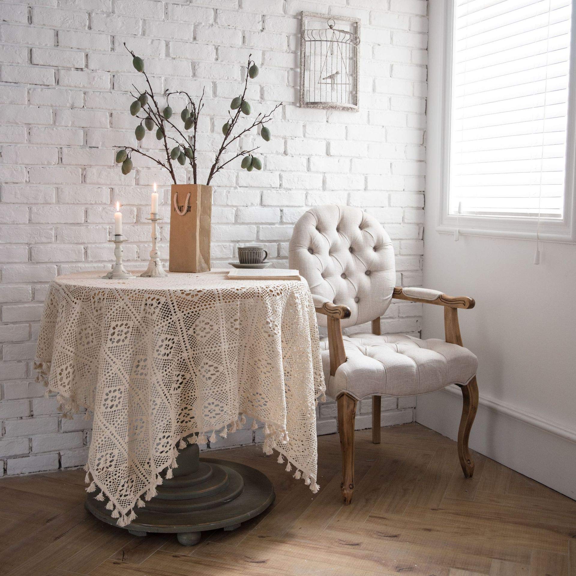 Nappe au crochet rurale avec pompon blanc 220 x 140 cm