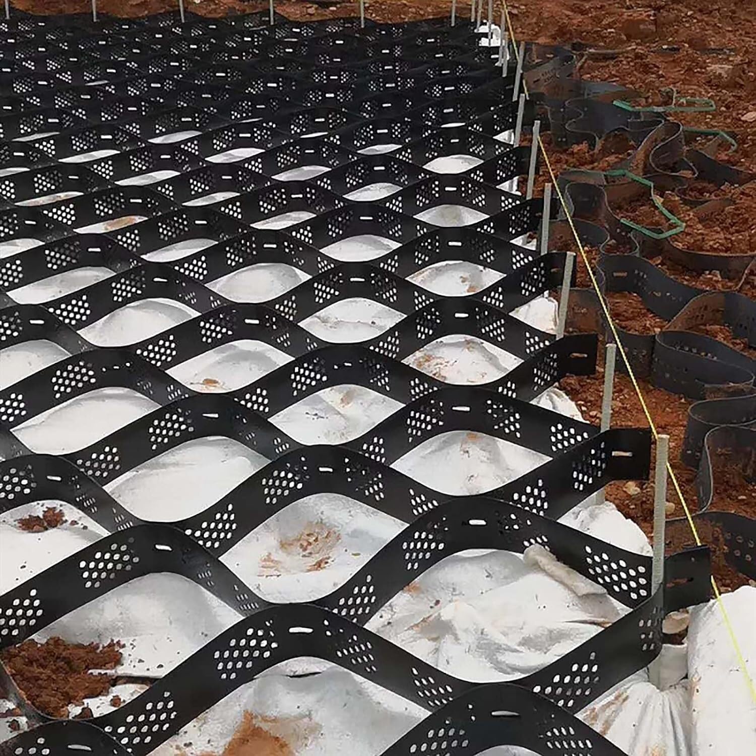 Grille perméable en polyéthylène ELzEy : anti-affaissement allée 10x6m