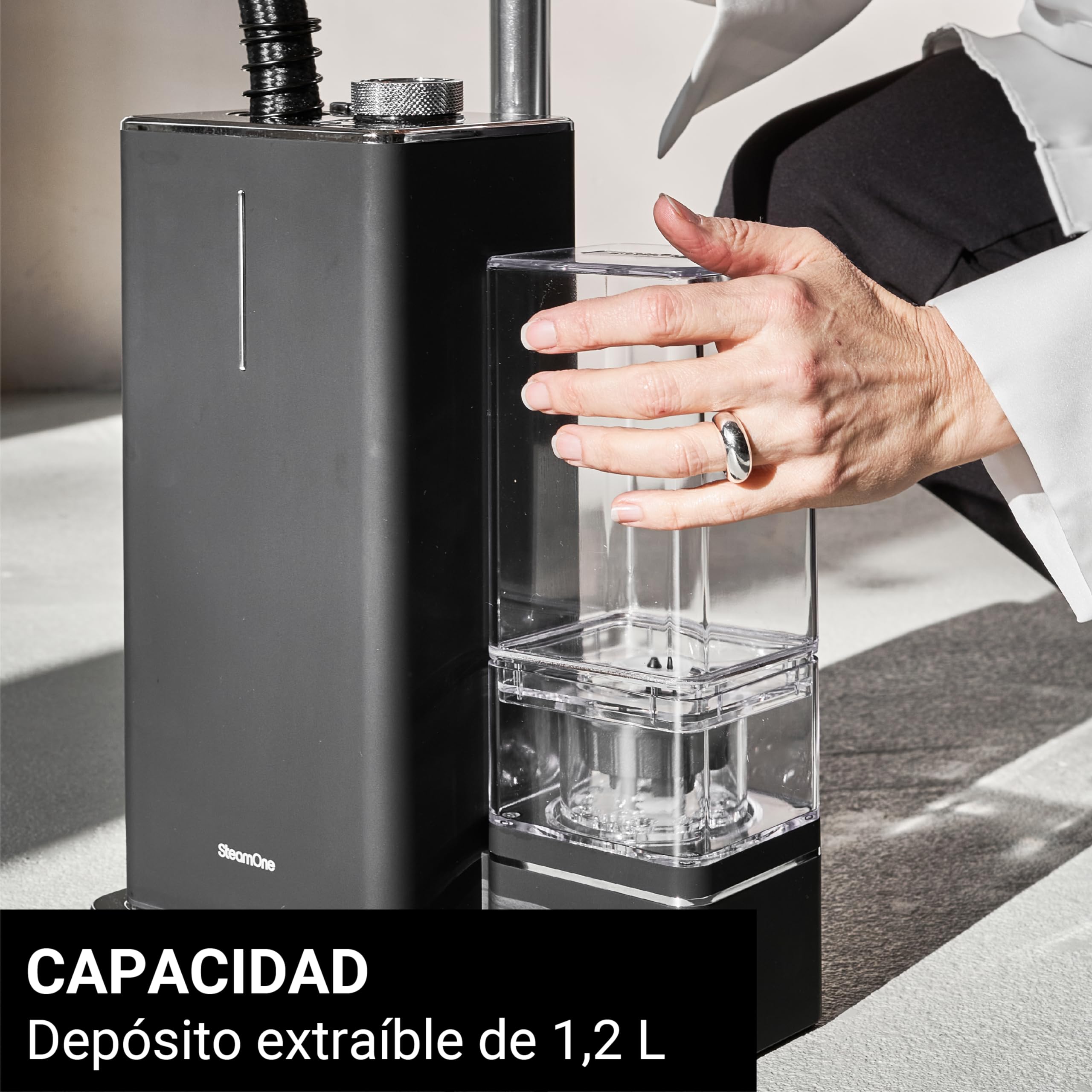 STEAMONE - Plancha de vapor vertical 2000W 45g/min - Autonomía 80min (1,2L) - Cable de 2m - Elimina el 99,99% de las impurezas - Lista en 45s - Intuitivo, compacto, de alto rendimiento - EUES200B