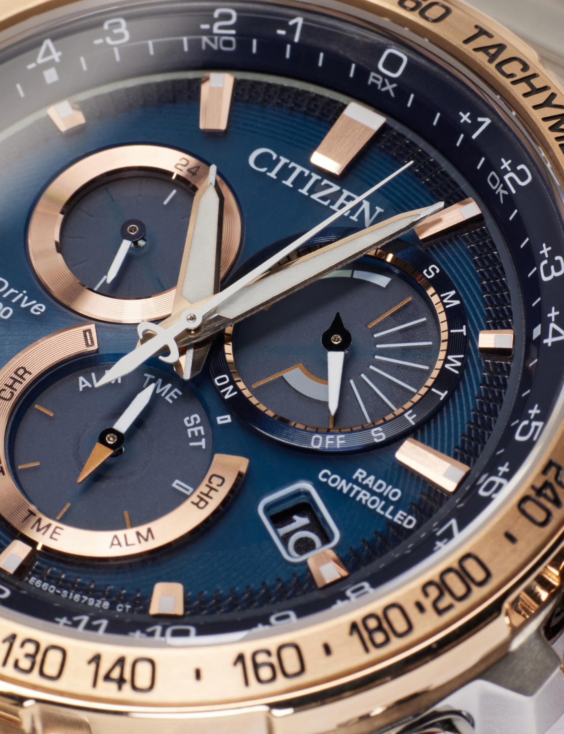 Citizen Herren Analog Eco-Drive Uhr mit Edelstahl Armband CB5916-59L