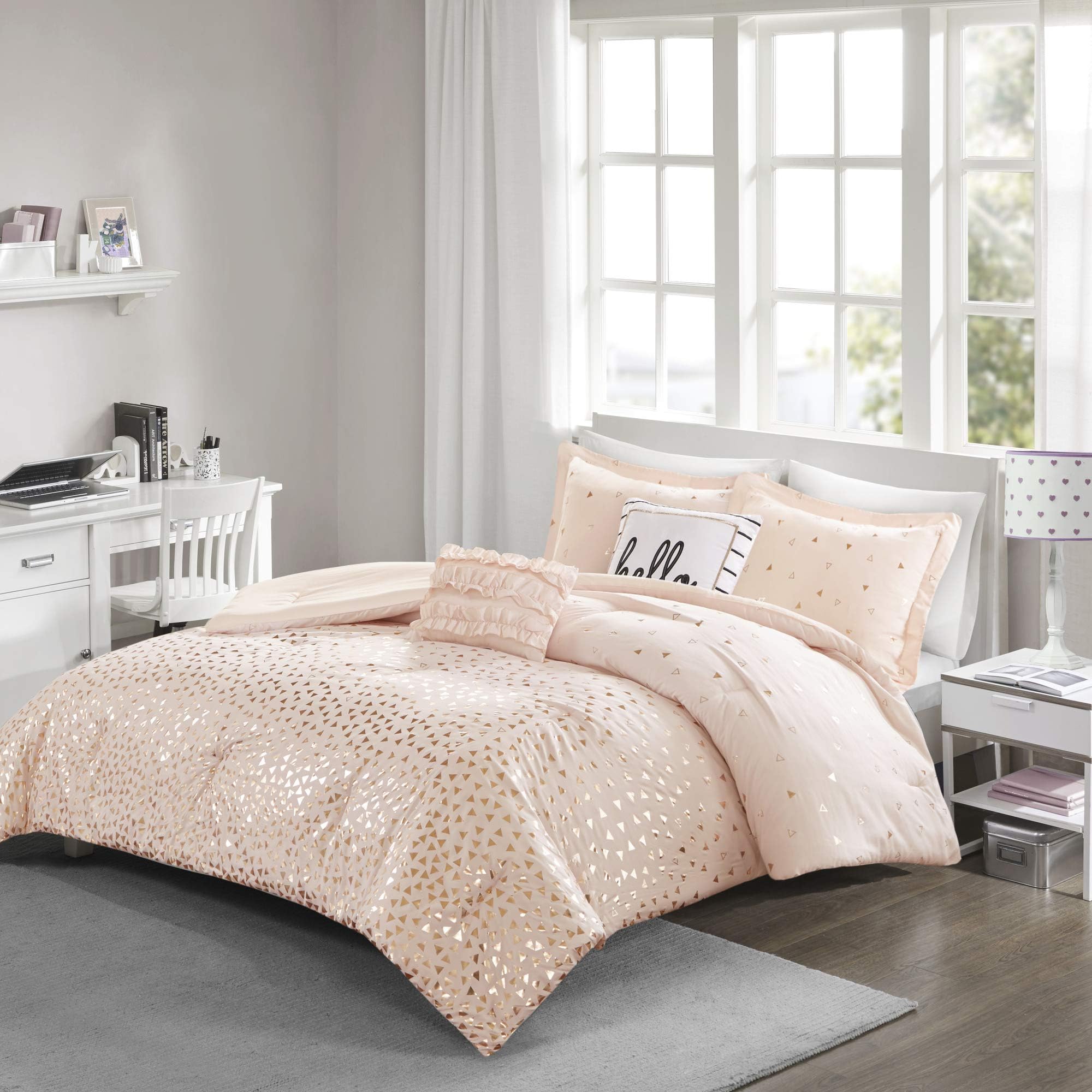 Intelligent Design Zoey Triangle Metallic Print, Cozy Comforter Set All Season Bedding Set, Matching Sham, Decorative Pillow, Full/Queen, Blush/Rosegold 5 Piece