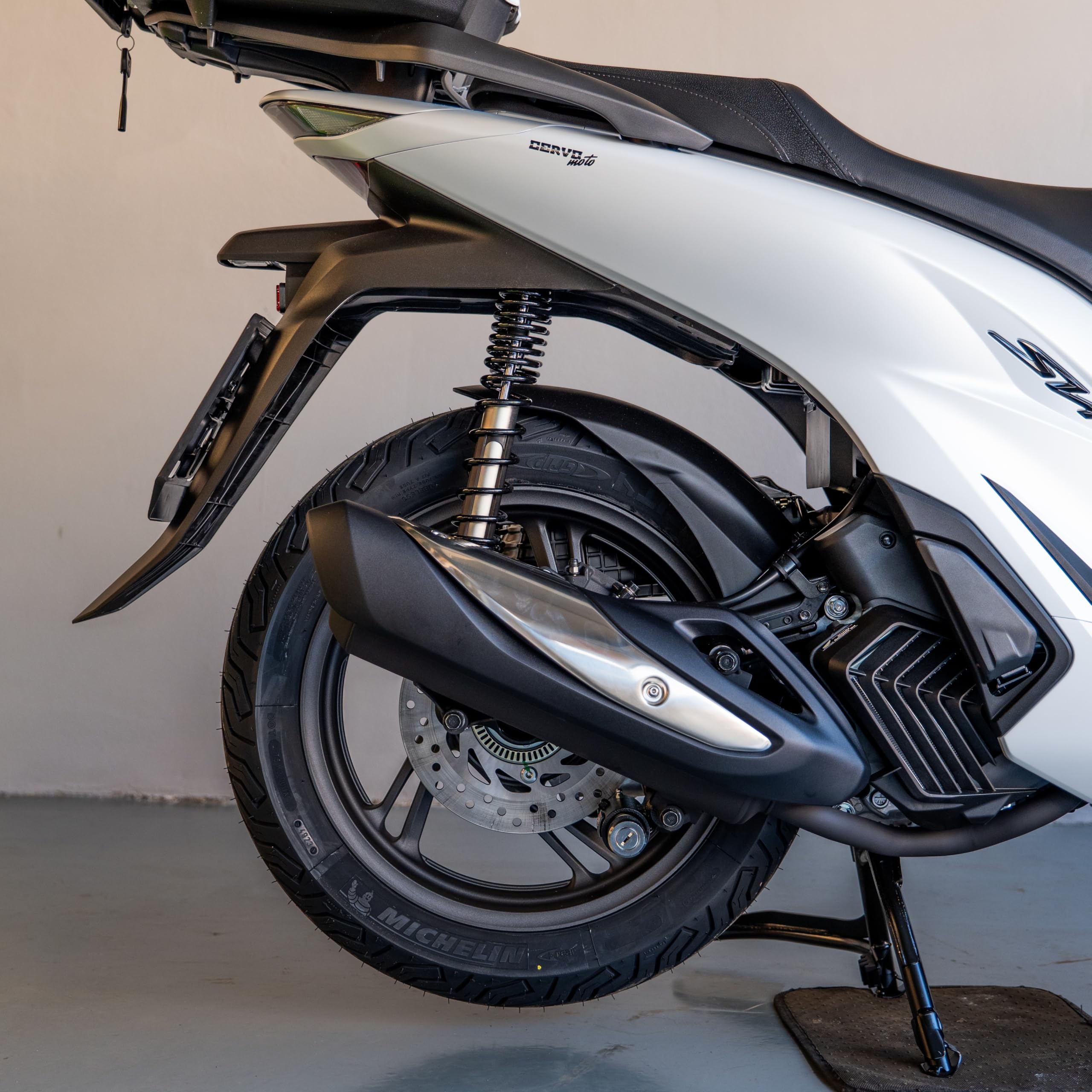 EASYBLOCK Antifurto Moto Compatibile con Honda SH 125-150cc Antifurto Blocca Ruota Blocca Disco Lucchetto Protezione Installato su Moto E Scooter