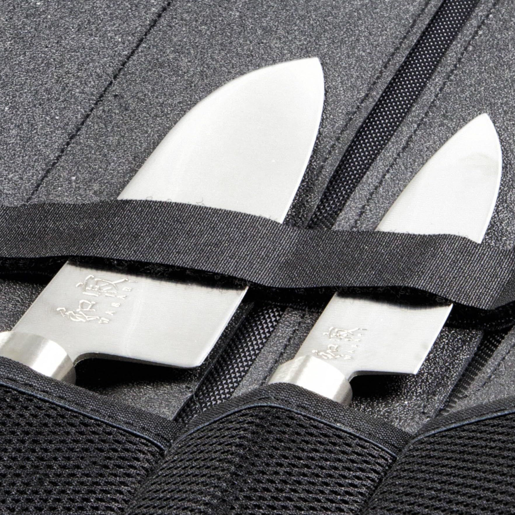 KAI Wasabi Black zestaw noży 67-W25 Limited Edition – 2 japońskie noże kuchenne (Santoku i nóż uniwersalny) z torbą na noże – bardzo ostre