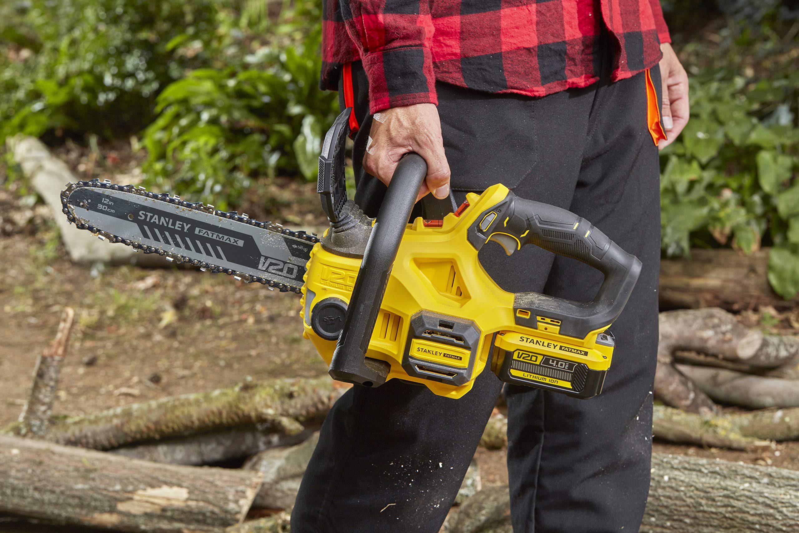 STANLEY FATMAX Motosega a Batteria Litio Lunghezza Barra e capacità di taglio 30 cm, Doppia Impugnatura 18 V 2.0 Ah, SFMCCS630M1-QW