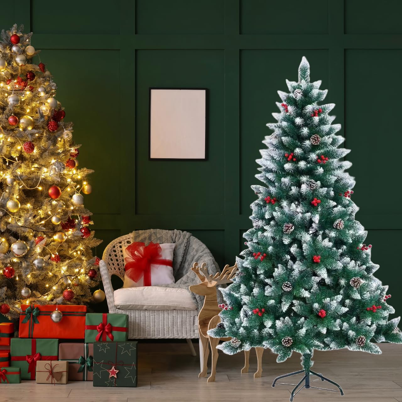 SHATCHI Sapin de Noël Artificiel floqué de 1,2 m/1,5 m/1,8 m avec Pointes de Crayon - Branches de Sapin Balmoral enneigées, Baies et Pommes de pin - Support en métal - Centre de Table de Noël de Luxe