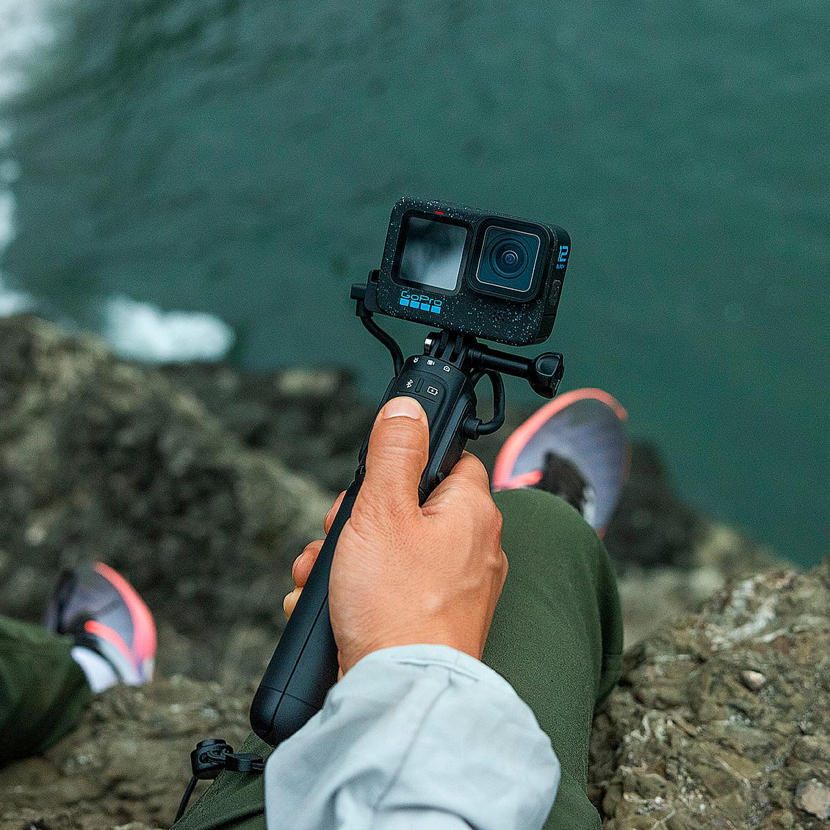 GoPro HERO12 Black – wasserdichte Action-Kamera mit 5,3K60 Ultra HD-Video, 27 MP Fotos, HDR, 1/1,9-Zoll-Bildsensor, Live-Streaming, Webcam, Stabilisierung (Generalüberholt)