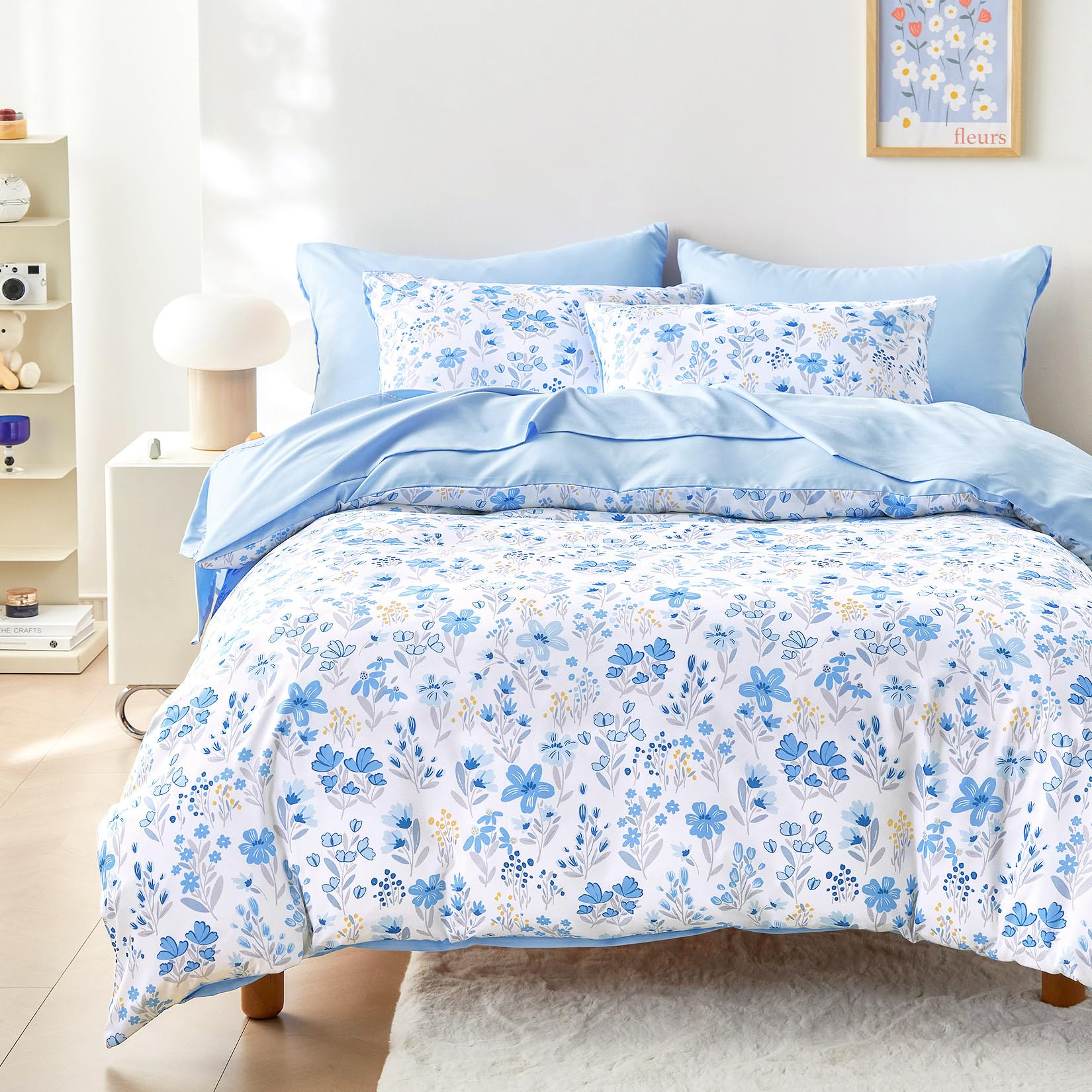 Wake In Cloud - Floral Comforter Set, Coquette Cottagecore Aesthetic Flower Shabby Chic Pattern for Women Teen Girls, Soft Lightweight Bedding, 3 Pieces, White Blue, Full Size