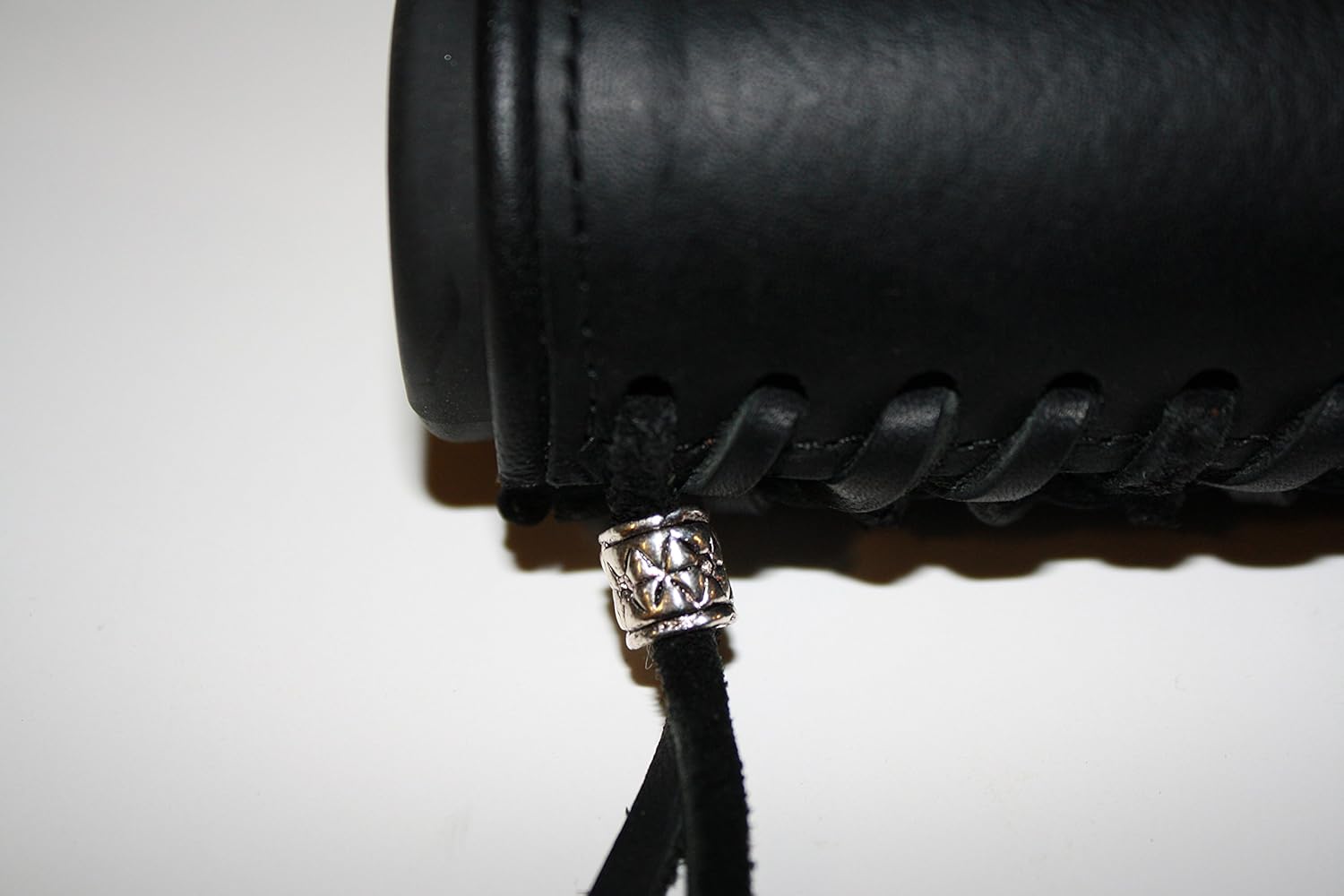 Deluxe Leather Black Padded Vibration Dampening Leather Motorcycle Grip Covers for Hd Motorcycles