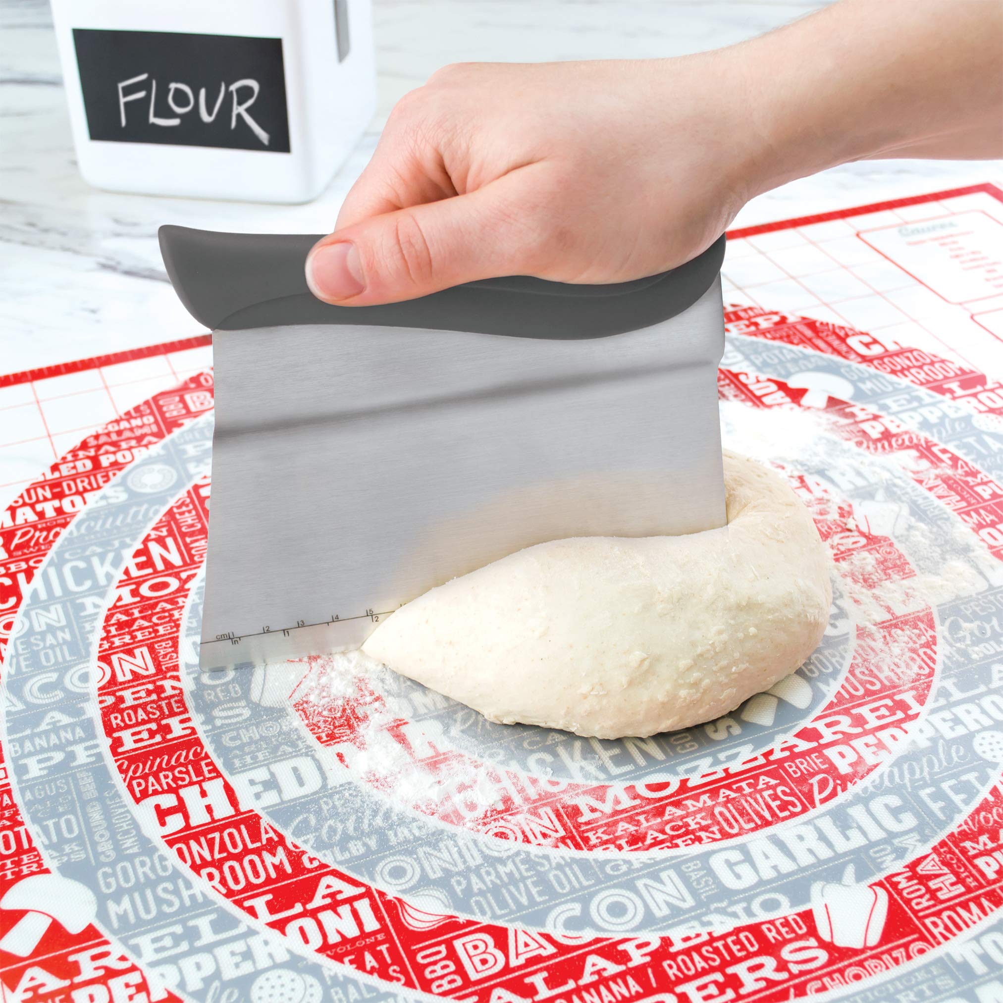 Tovolo Bench Messanleitung Teigteiler mit versetzter Klinge, Teigschaber mit Lineal, ergonomisches Backwerkzeug, spülmaschinenfest & BPA-frei, anthrazit