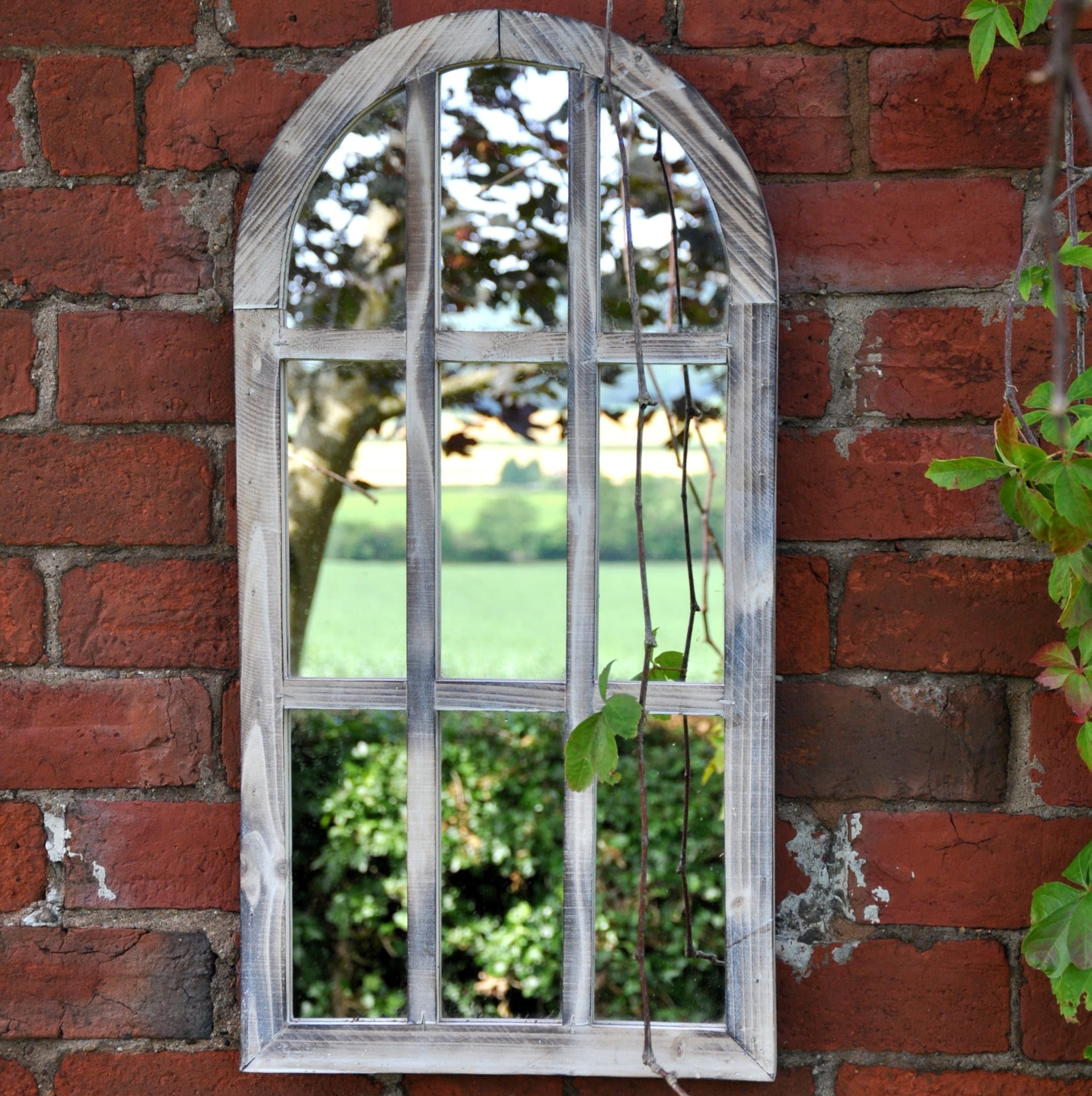 Maisonica White 70Cm Gothic Round Style Distressed Garden Mirror - Indoor/Outdoor Use