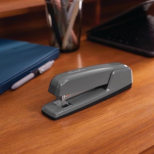 Vista 13 de Swingline 747 - Engrapadora icónica de escritorio, capacidad para engrapar 25 hojas, engrapadora resistente para suministros de escritorio, oficina