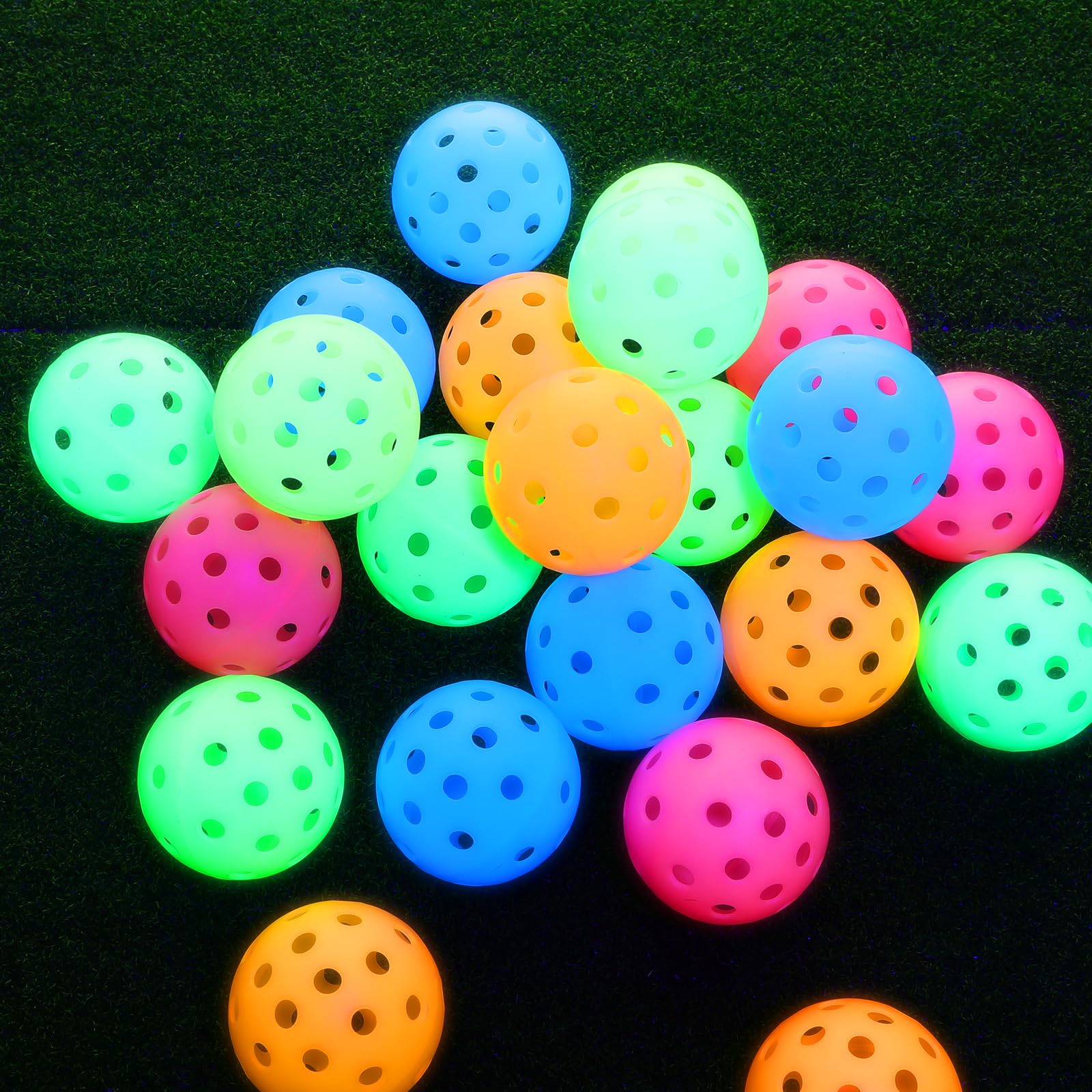 Tradder 30 Stück leuchtende Baseballbälle aus Kunststoff, 40 Löcher, mehrfarbig, leuchtet im Dunkeln, Golfbälle für Outdoor, Indoor-Turnier, Spieltraining für alle Paddelstile, 7,4 cm
