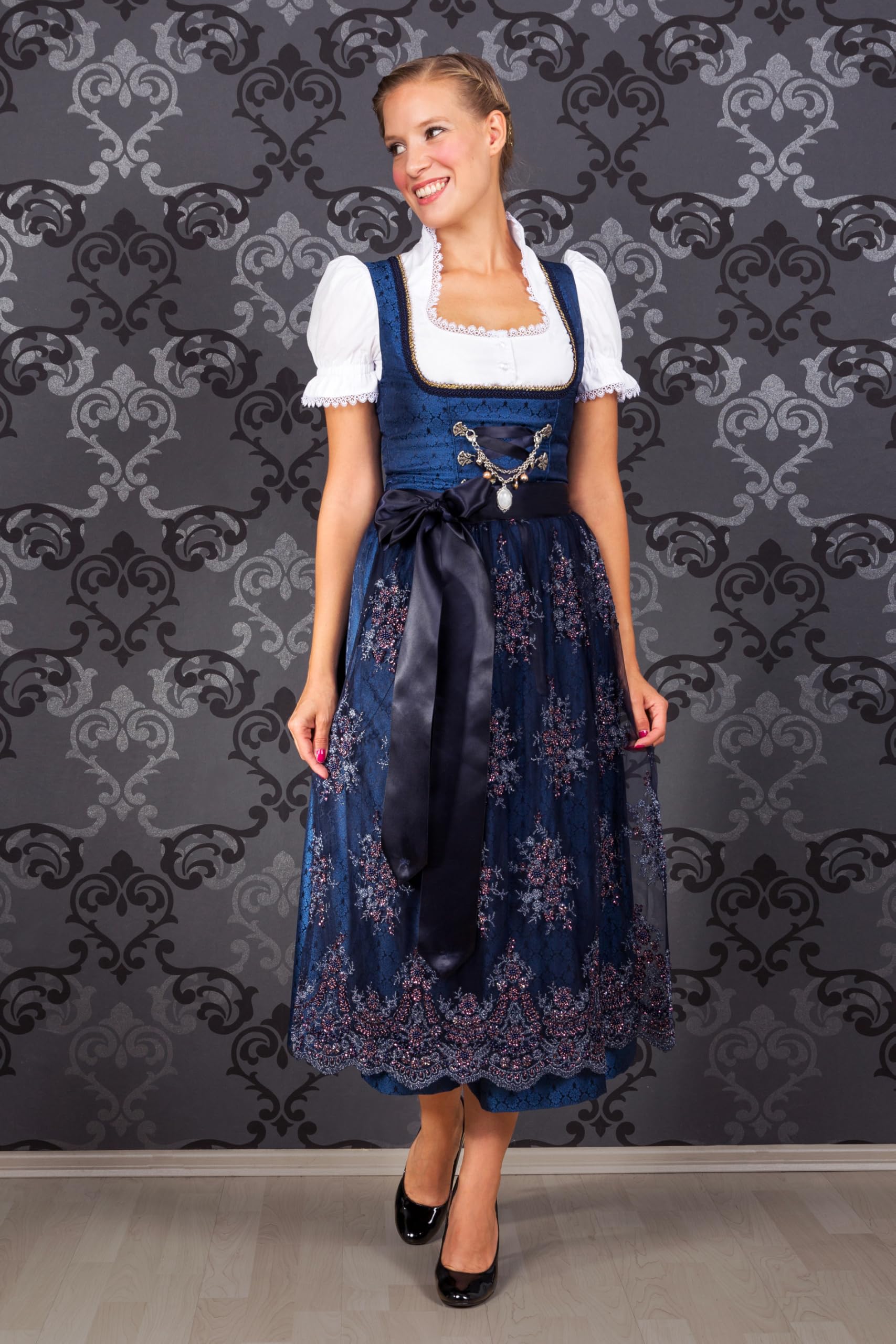 Edelnice Trachtenmode Exklusives Designer Dirndl lang Josepha inkl. Spitzen Dirndlschürze und Charivari Gr. 32-56
