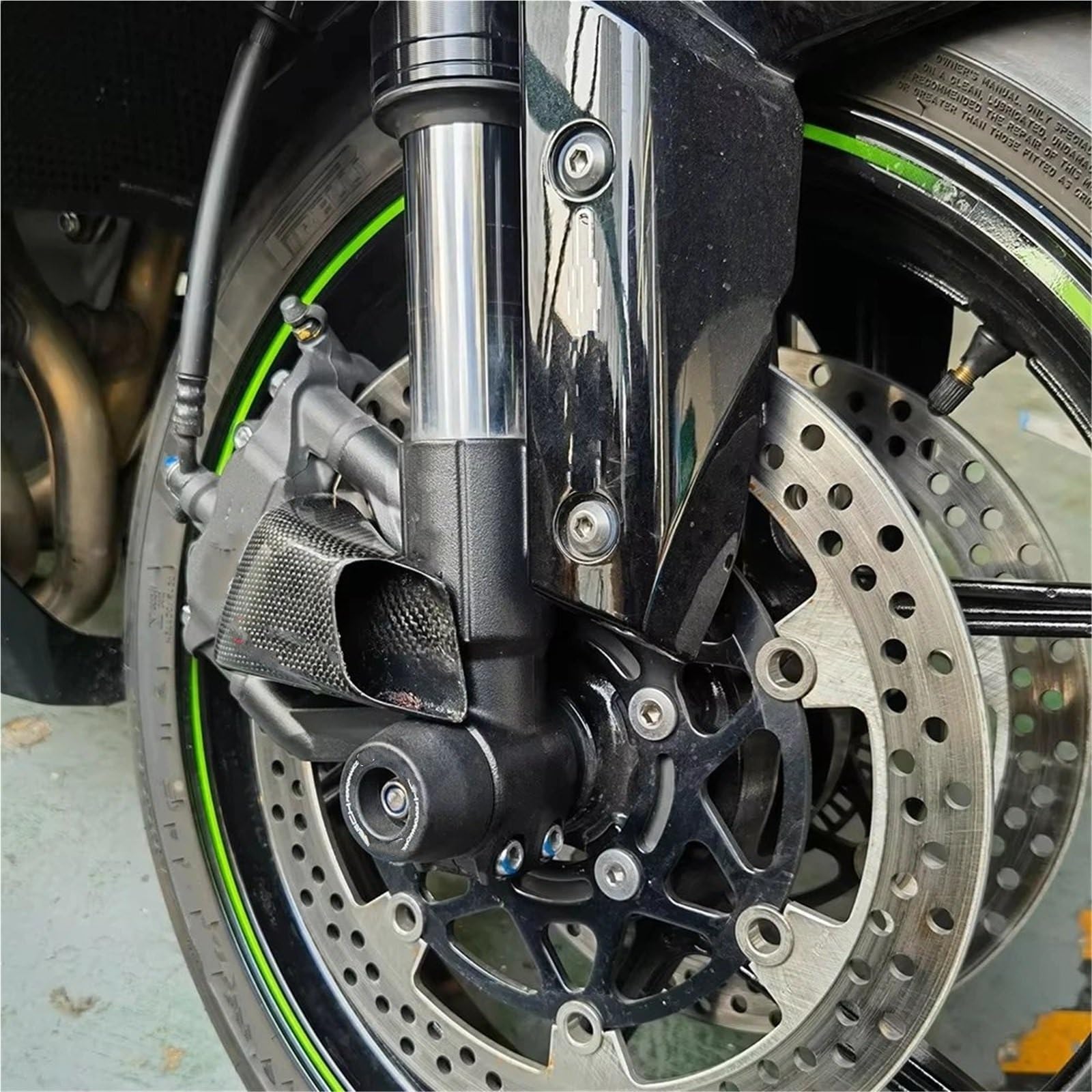 Motorcycle Front Caliper Radiator Cover Pasuje do Kawasaki ZX6R Włókno węglowe Tarcza hamulcowa Chłodnica powietrza Kanał hamulcowy Osłona wlotu Chłodzenie Caliper Bracket Radiator Cover(Glossy)