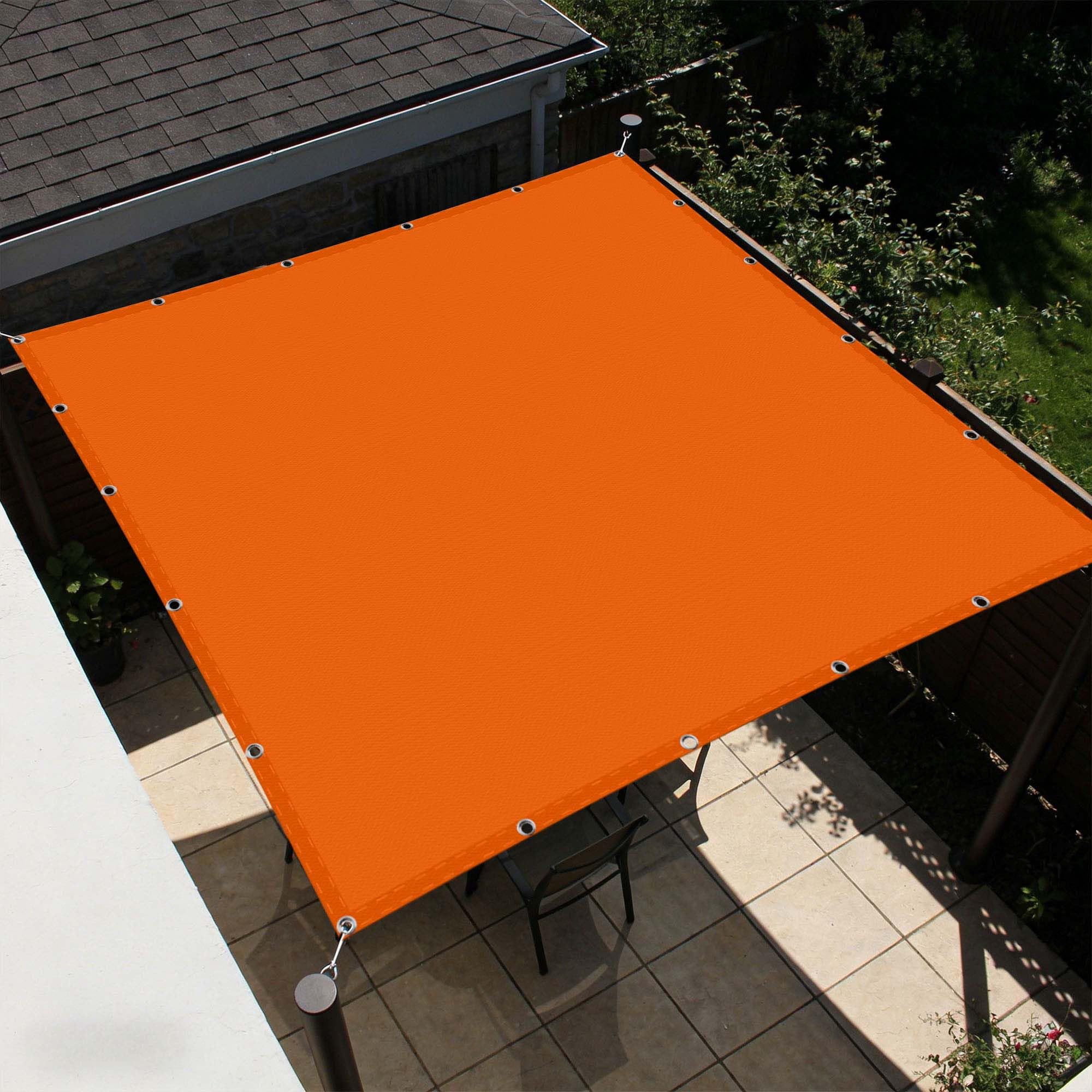 Toile d'ombrage de grand jardin pour repas d'été sur la terrasse