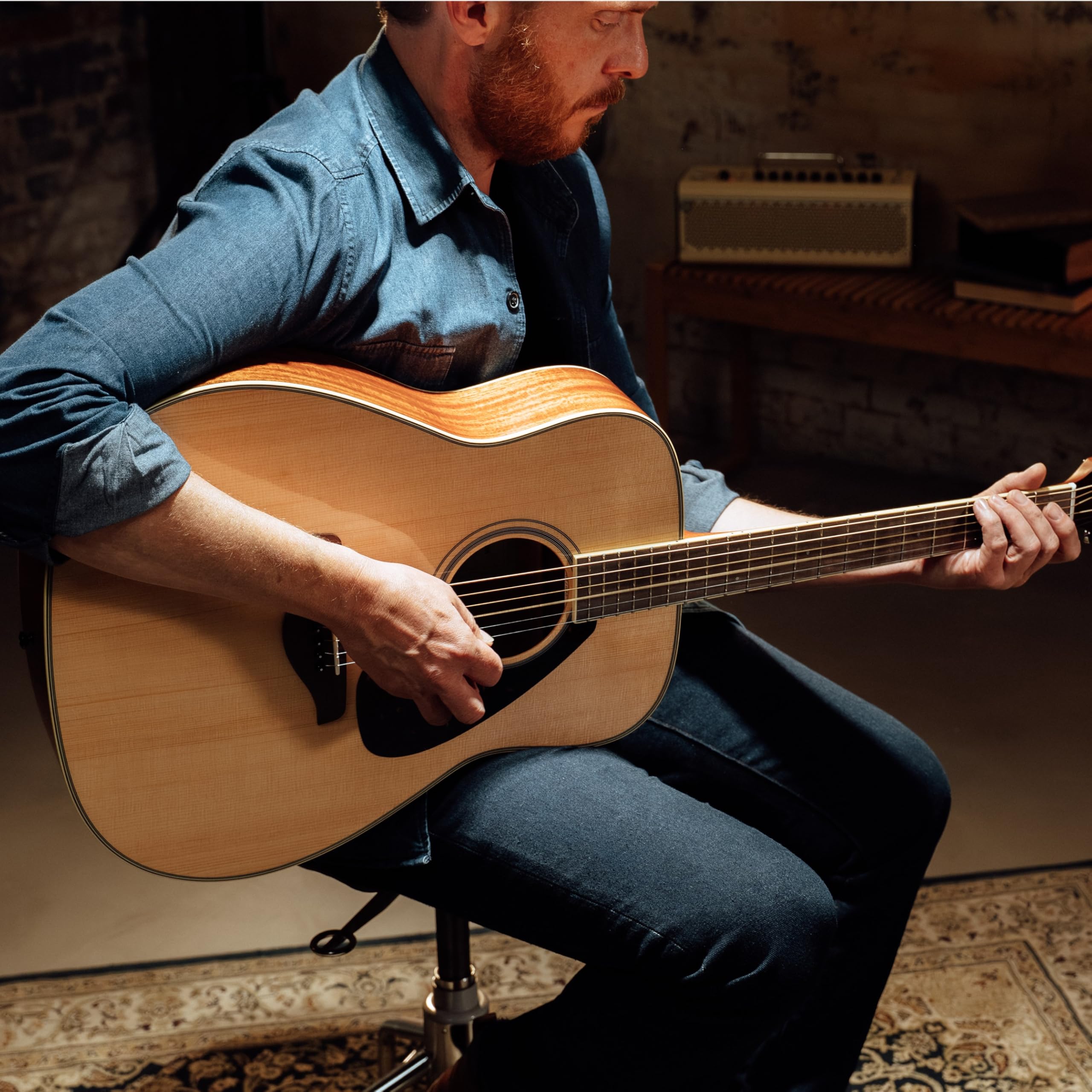 YAMAHA FG820 Gitara akustyczna - Dreadnought w standardowym rozmiarze, kamerton 24,96", solidny świerk, mahoń tył i boki, podstrunnica palisandru, struny stalowe - naturalne