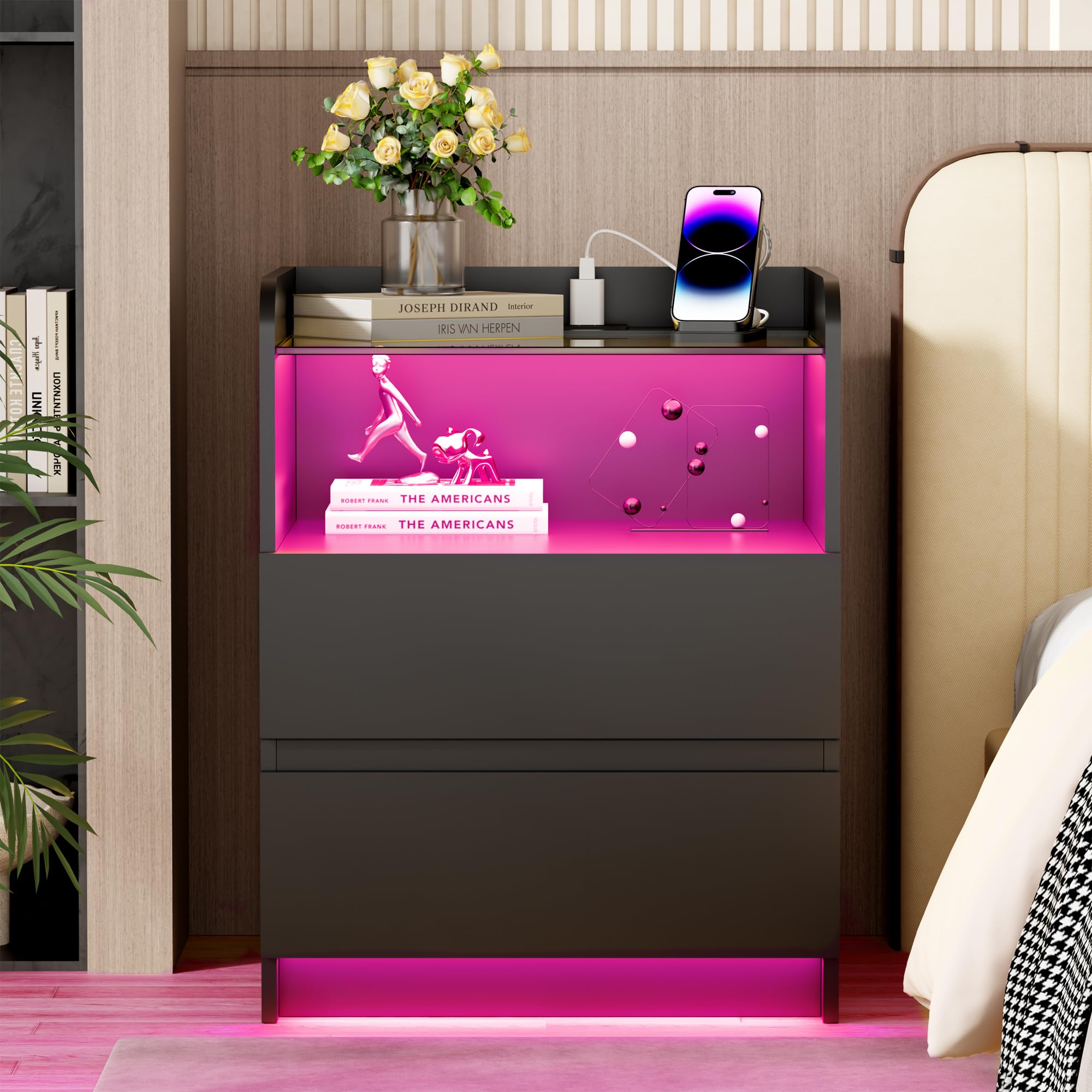 ANWBROAD Juego de 2 Mesitas de Noche con Enchufes Integrado y LED Luces, Mesilla de Noche con Tapa de Vidrio, Mesa Auxiliar con 1 Compartimento Abierto y 2 Cajones,para Salón,Dormitorio,Negro BNS001B
