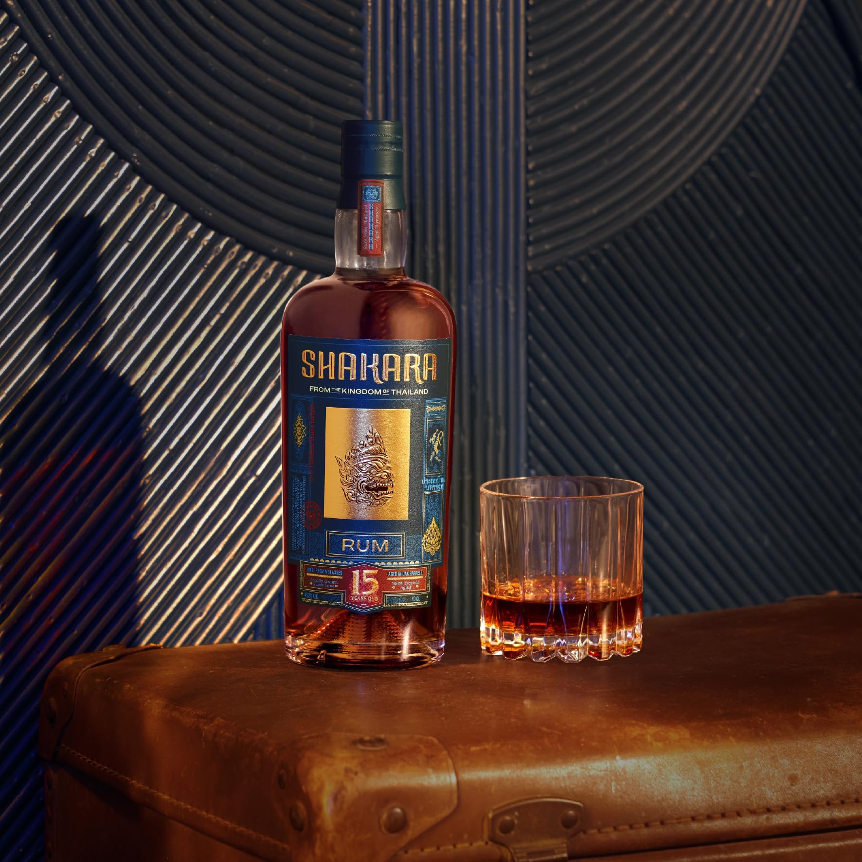 SHAKARA - 15 ans - Rhum Vieux - Origine : Caraïbes - Assemblage de rhums vieillis - Notes de Fruits Exotiques, Vanille, Caramel et Épices - 42% Alcool - 70 cl