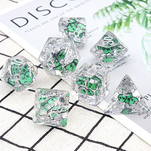 Miniatura 4 de Haxtec Juego de 7 dados DND verdes rellenos de resina poliédrica para Halloween D&D con inclusiones fantasmas, dados para juego de rol para