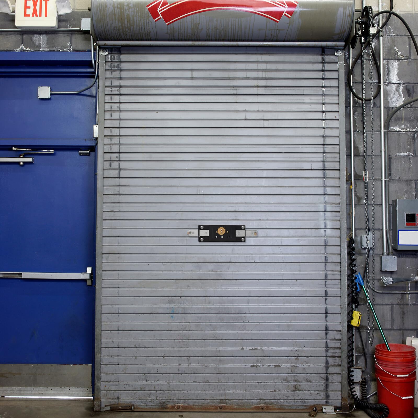 Serratura per Porta Serranda in Ferro per Garage, Uso Commerciale | Chiusura per Porte Avvolgibili e Saracinesche, Design Robusto e Affidabile, Aspetto Moderno