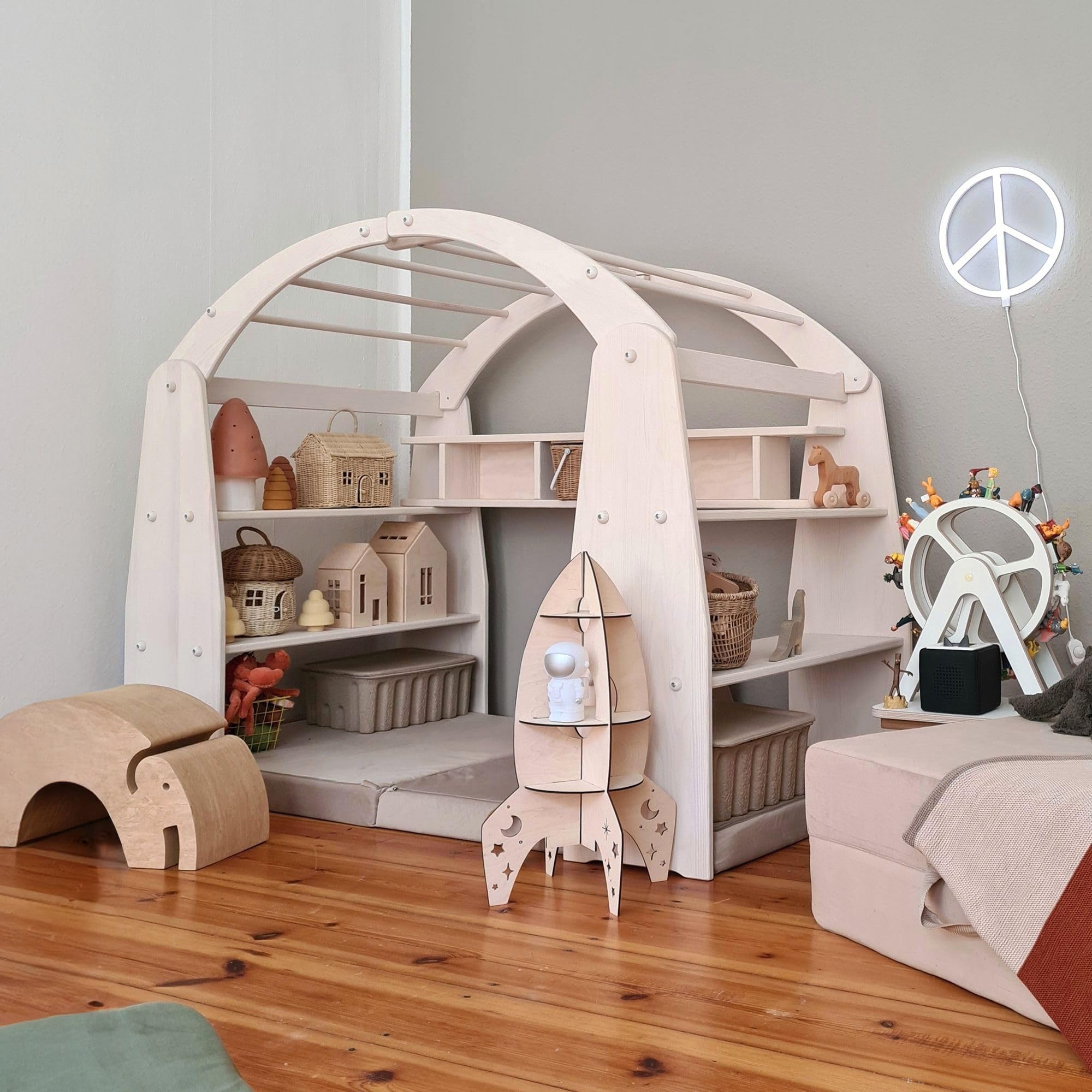 BioKinder Spielhaus Anna Spielständer Kaufmannsladen aus zertifiziertem Massivholz 159 x 88 x 129,5 cm
